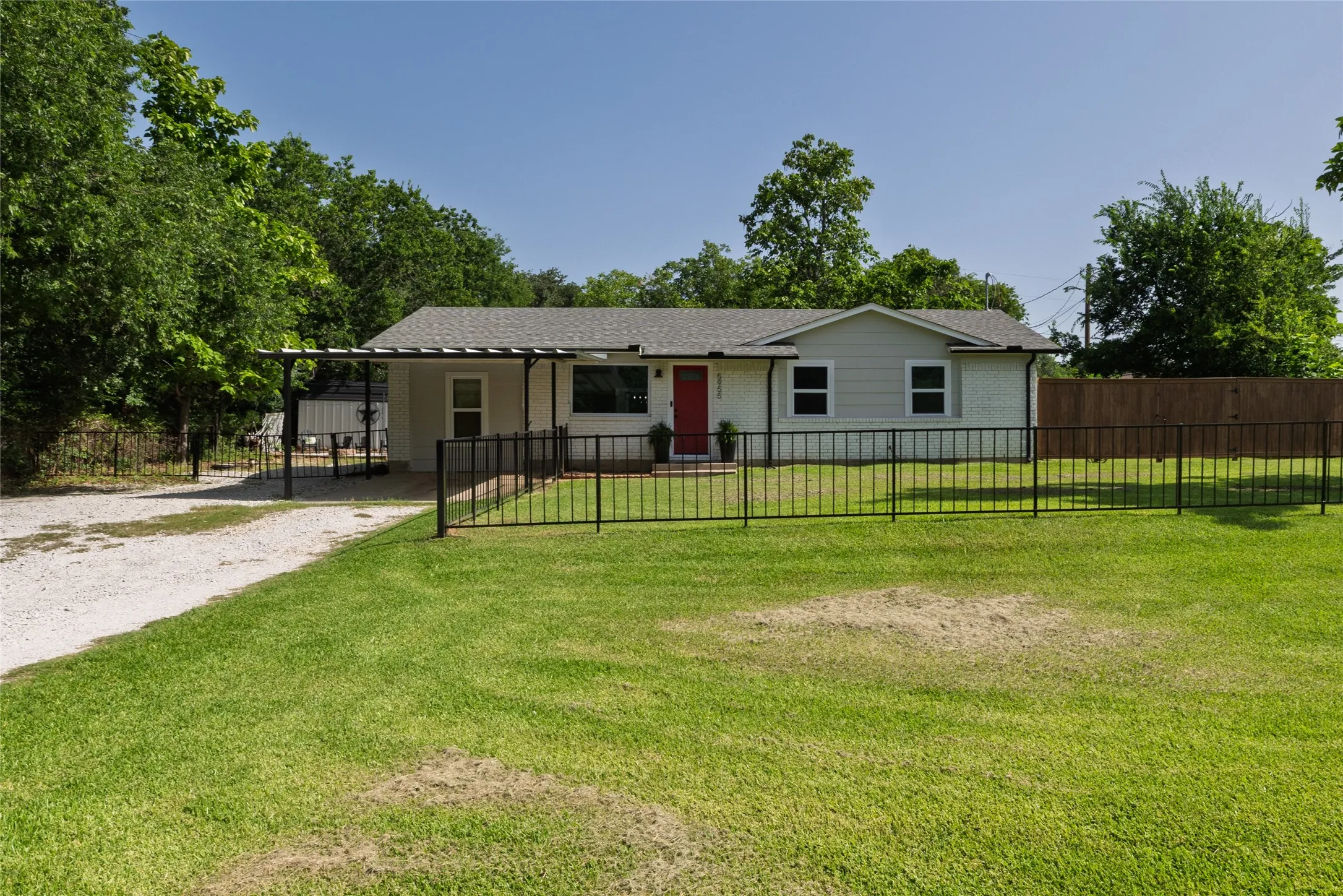 Single Family Residence For Sale in Cooke County , 5955 FM 678, Gainesville, Texas 76240, 3 Bedroom, 2 Bathroom, 1 Garage spaces, 1,222 Sqft, built in 1971, mls#21315615, Real Estate Agent in Gainesville, Homes For Sale in Cooke county, Homes For Sale in Gainesville, Realtor in Gainesville Texas, Real Estate Brokerage Independent Realty Texas, Luminita Cordes Realtor