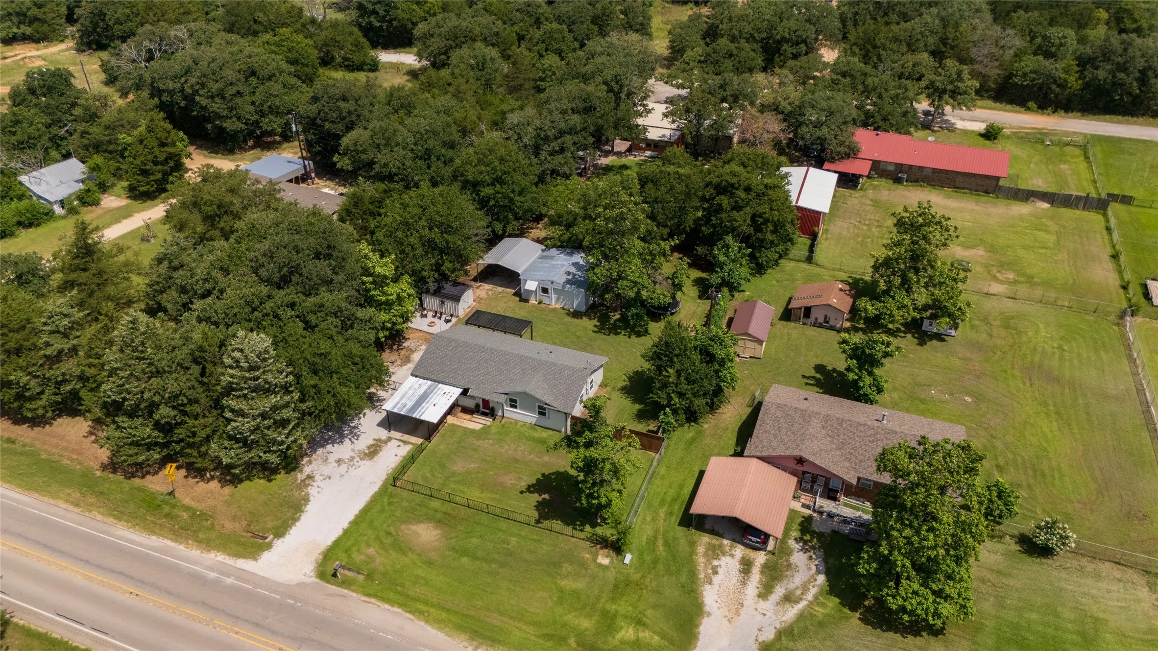 Single Family Residence For Sale in Cooke County , 5955 FM 678, Gainesville, Texas 76240, 3 Bedroom, 2 Bathroom, 1 Garage spaces, 1,222 Sqft, built in 1971, mls#21315615, Real Estate Agent in Gainesville, Homes For Sale in Cooke county, Homes For Sale in Gainesville, Realtor in Gainesville Texas, Real Estate Brokerage Independent Realty Texas, Luminita Cordes Realtor