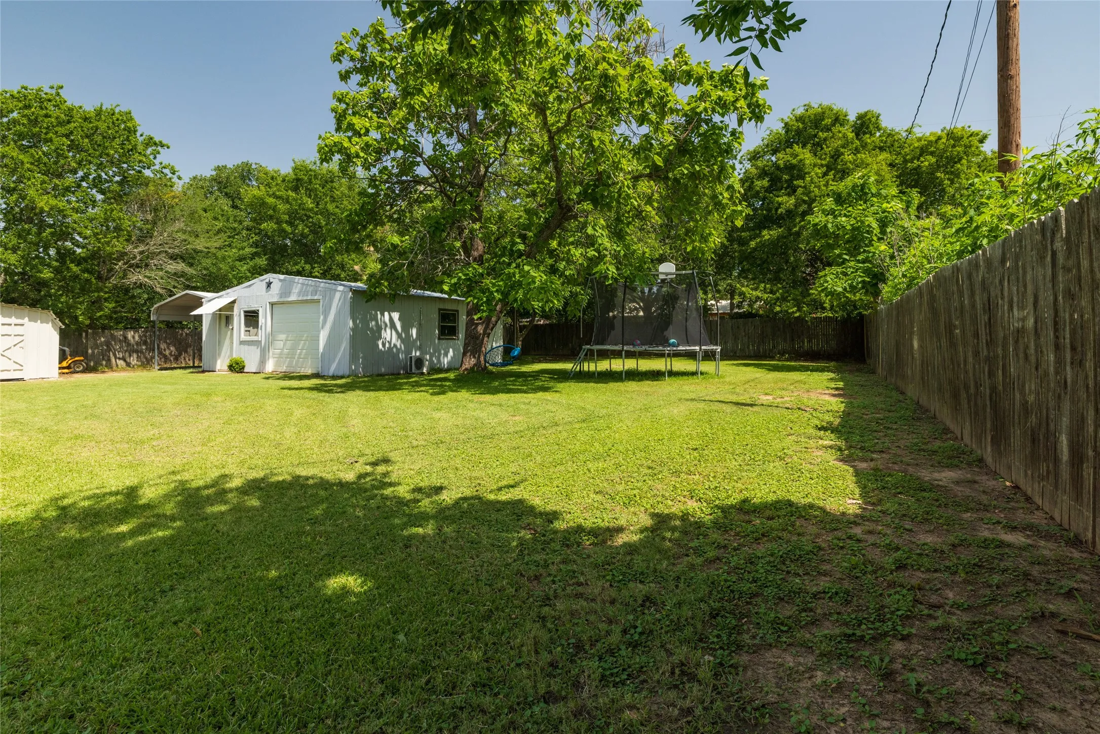 Single Family Residence For Sale in Cooke County , 5955 FM 678, Gainesville, Texas 76240, 3 Bedroom, 2 Bathroom, 1 Garage spaces, 1,222 Sqft, built in 1971, mls#21315615, Real Estate Agent in Gainesville, Homes For Sale in Cooke county, Homes For Sale in Gainesville, Realtor in Gainesville Texas, Real Estate Brokerage Independent Realty Texas, Luminita Cordes Realtor