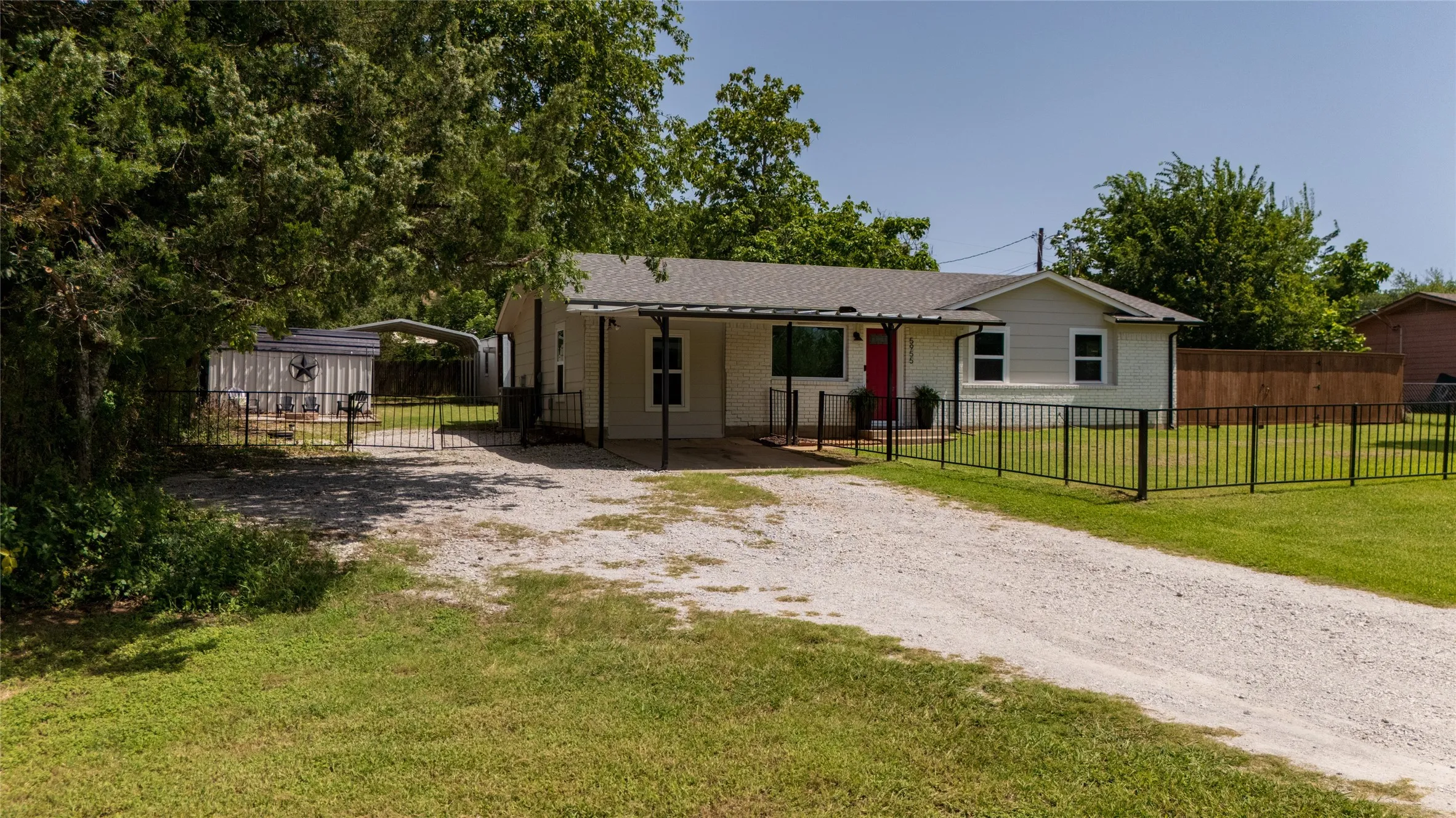 Single Family Residence For Sale in Cooke County , 5955 FM 678, Gainesville, Texas 76240, 3 Bedroom, 2 Bathroom, 1 Garage spaces, 1,222 Sqft, built in 1971, mls#21315615, Real Estate Agent in Gainesville, Homes For Sale in Cooke county, Homes For Sale in Gainesville, Realtor in Gainesville Texas, Real Estate Brokerage Independent Realty Texas, Luminita Cordes Realtor