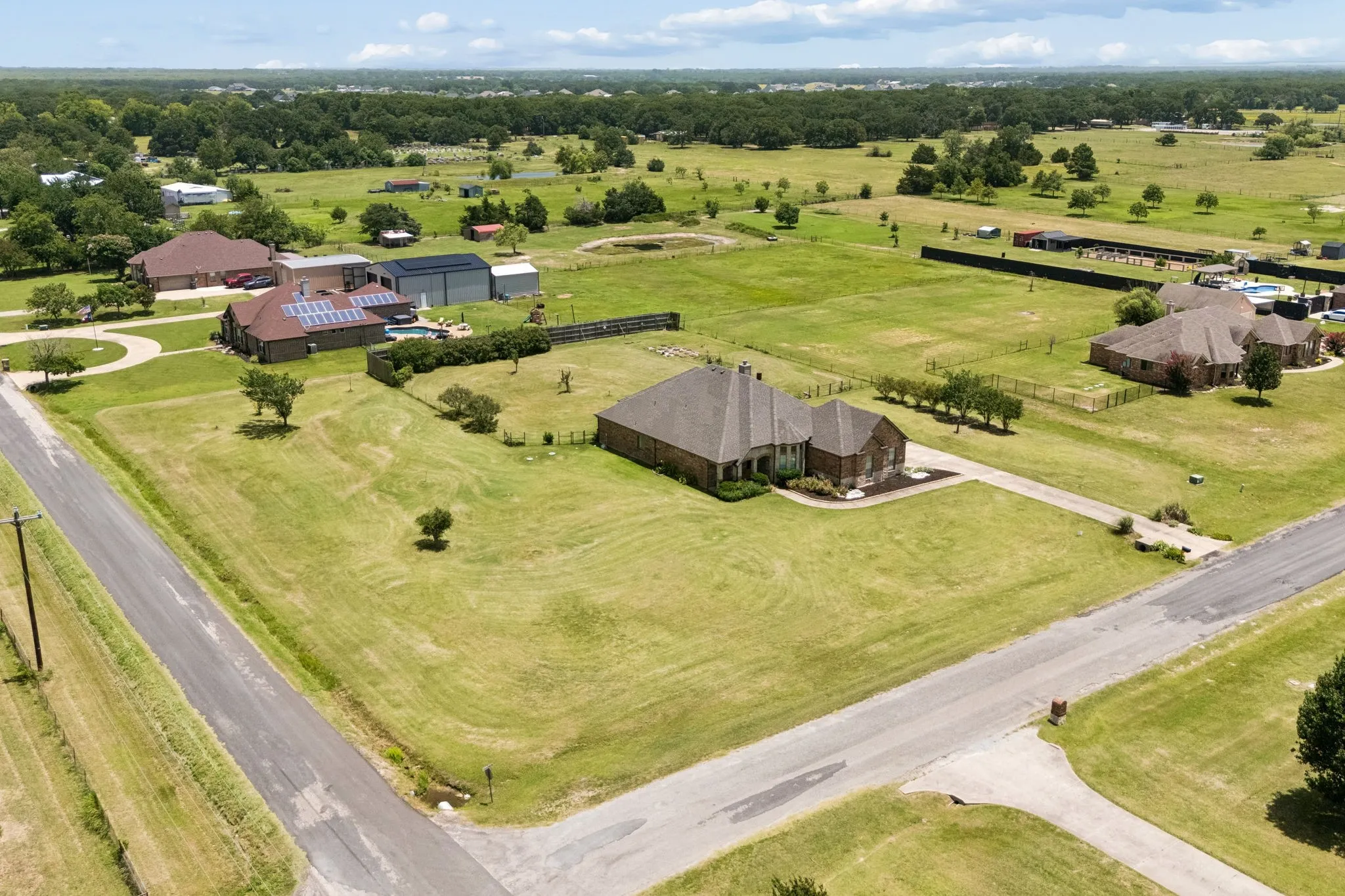 Single Family Residence For Sale in Hunt County , 6365 Graham Point, Royse City, Texas 75189, 4 Bedroom, 3 Bathroom, 3 Garage spaces, 2,637 Sqft, built in 2006, mls#21314269, Real Estate Agent in Royse City, Homes For Sale in Hunt county, Homes For Sale in Royse City, Realtor in Royse City Texas, Real Estate Brokerage Independent Realty Texas, Luminita Cordes Realtor