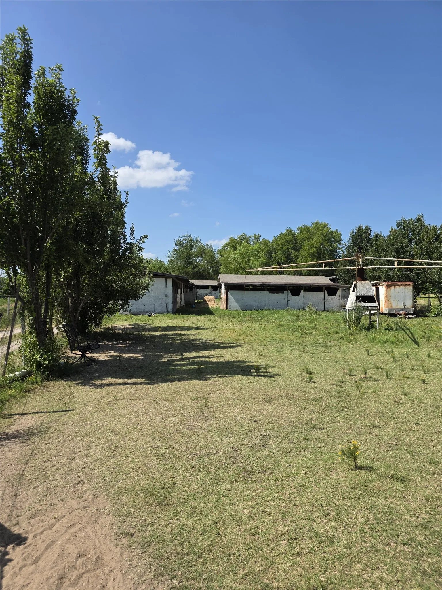 Farm For Sale in Hunt County , 3719 Private Road 3843 Road, Quinlan, Texas 75474, 3 Bedroom, 2 Bathroom, Garage spaces, 4,240 Sqft, built in 1989, mls#21307208, Real Estate Agent in Quinlan, Homes For Sale in Hunt county, Homes For Sale in Quinlan, Realtor in Quinlan Texas, Real Estate Brokerage Independent Realty Texas, Luminita Cordes Realtor