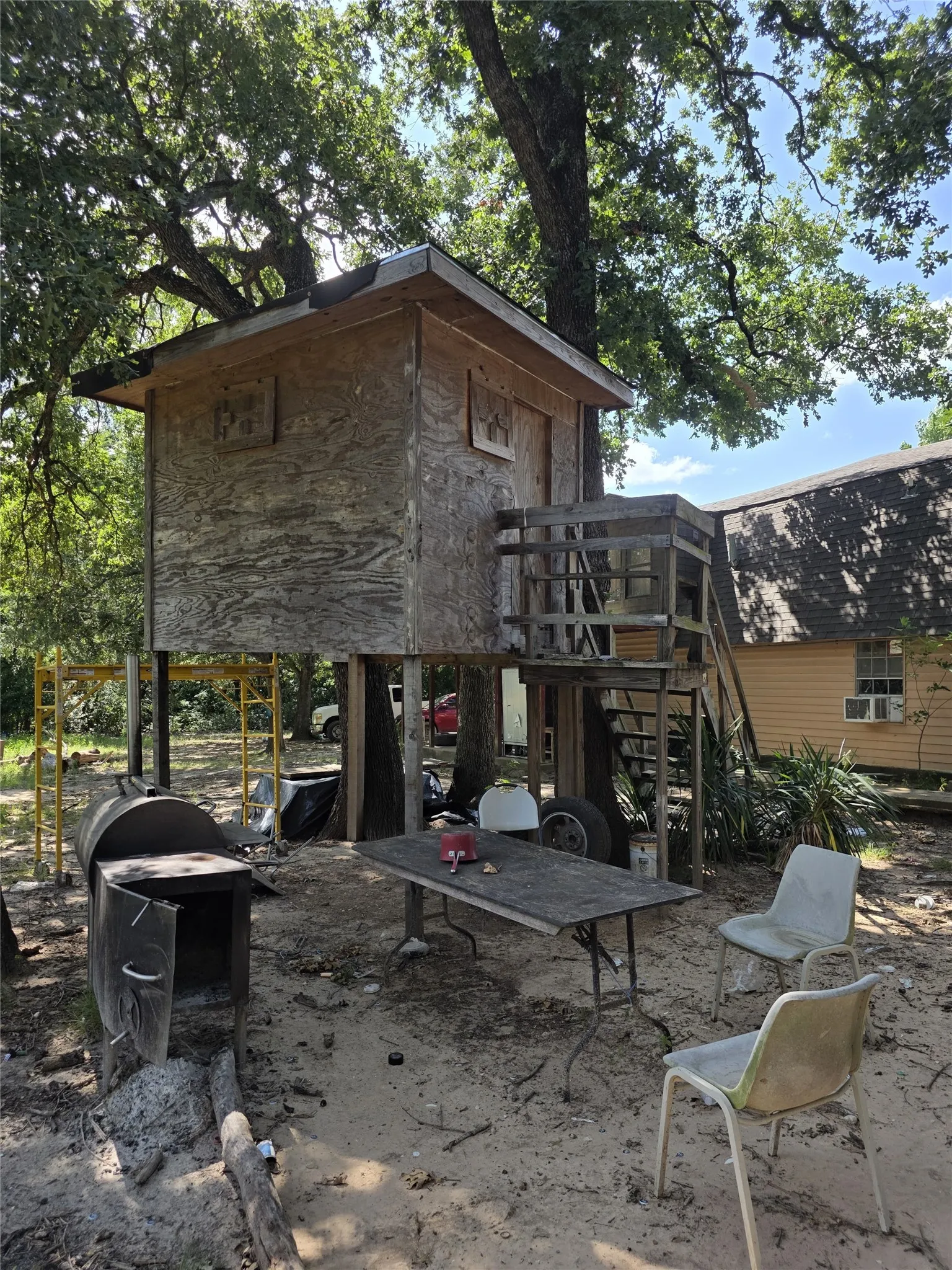 Tree house