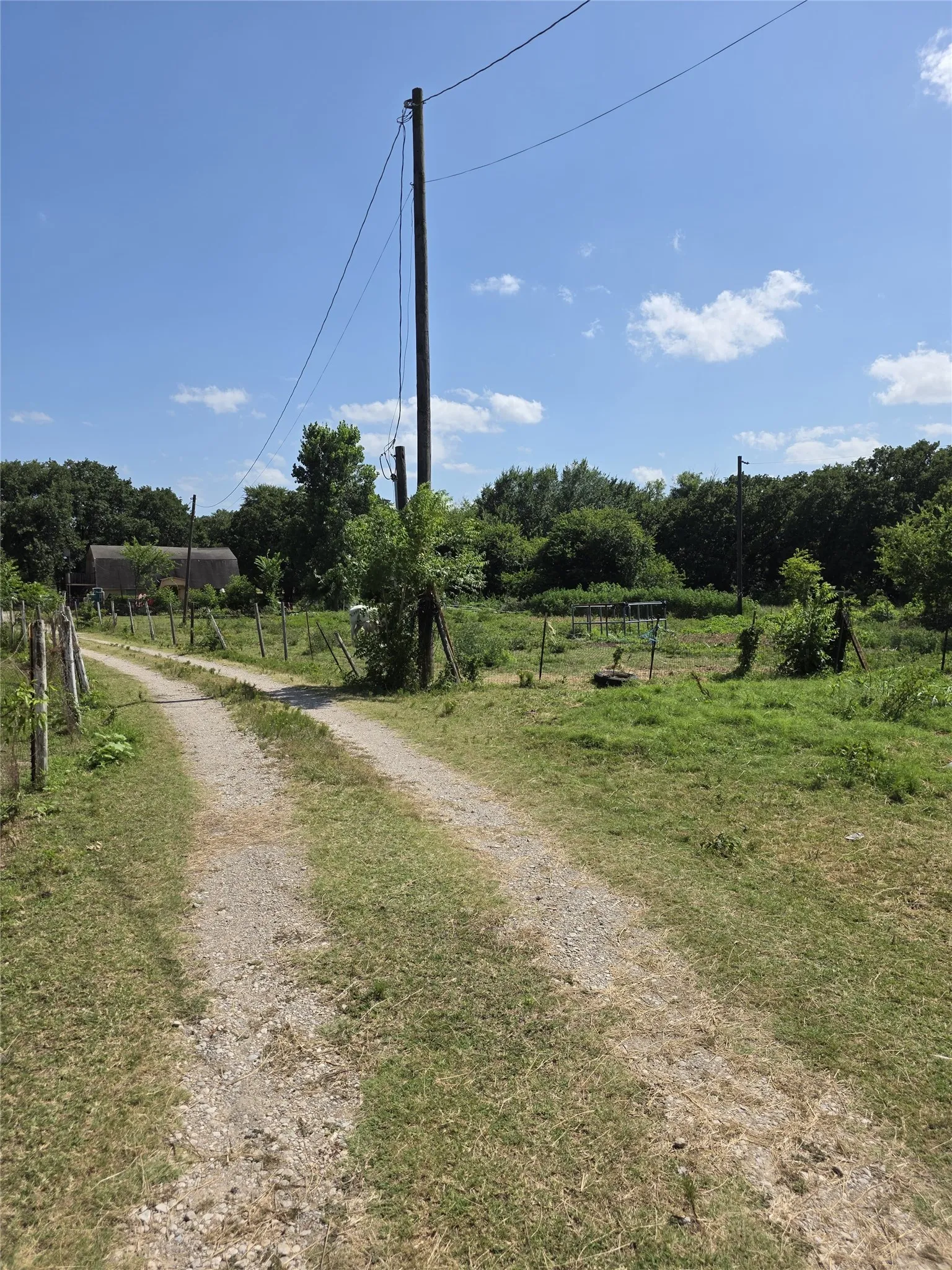 Farm For Sale in Hunt County , 3719 Private Road 3843 Road, Quinlan, Texas 75474, 3 Bedroom, 2 Bathroom, Garage spaces, 4,240 Sqft, built in 1989, mls#21307208, Real Estate Agent in Quinlan, Homes For Sale in Hunt county, Homes For Sale in Quinlan, Realtor in Quinlan Texas, Real Estate Brokerage Independent Realty Texas, Luminita Cordes Realtor