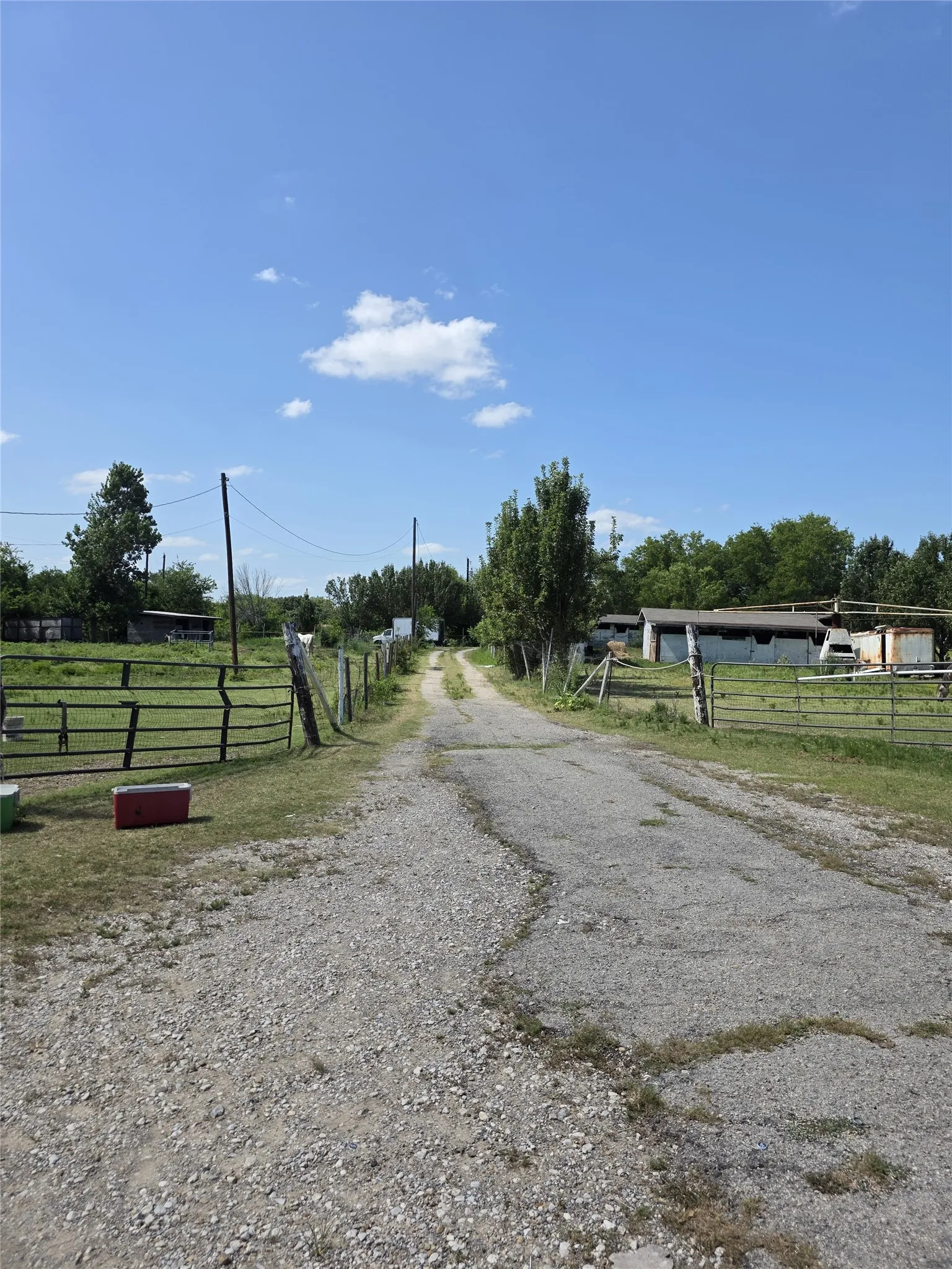 Farm For Sale in Hunt County , 3719 Private Road 3843 Road, Quinlan, Texas 75474, 3 Bedroom, 2 Bathroom, Garage spaces, 4,240 Sqft, built in 1989, mls#21307208, Real Estate Agent in Quinlan, Homes For Sale in Hunt county, Homes For Sale in Quinlan, Realtor in Quinlan Texas, Real Estate Brokerage Independent Realty Texas, Luminita Cordes Realtor