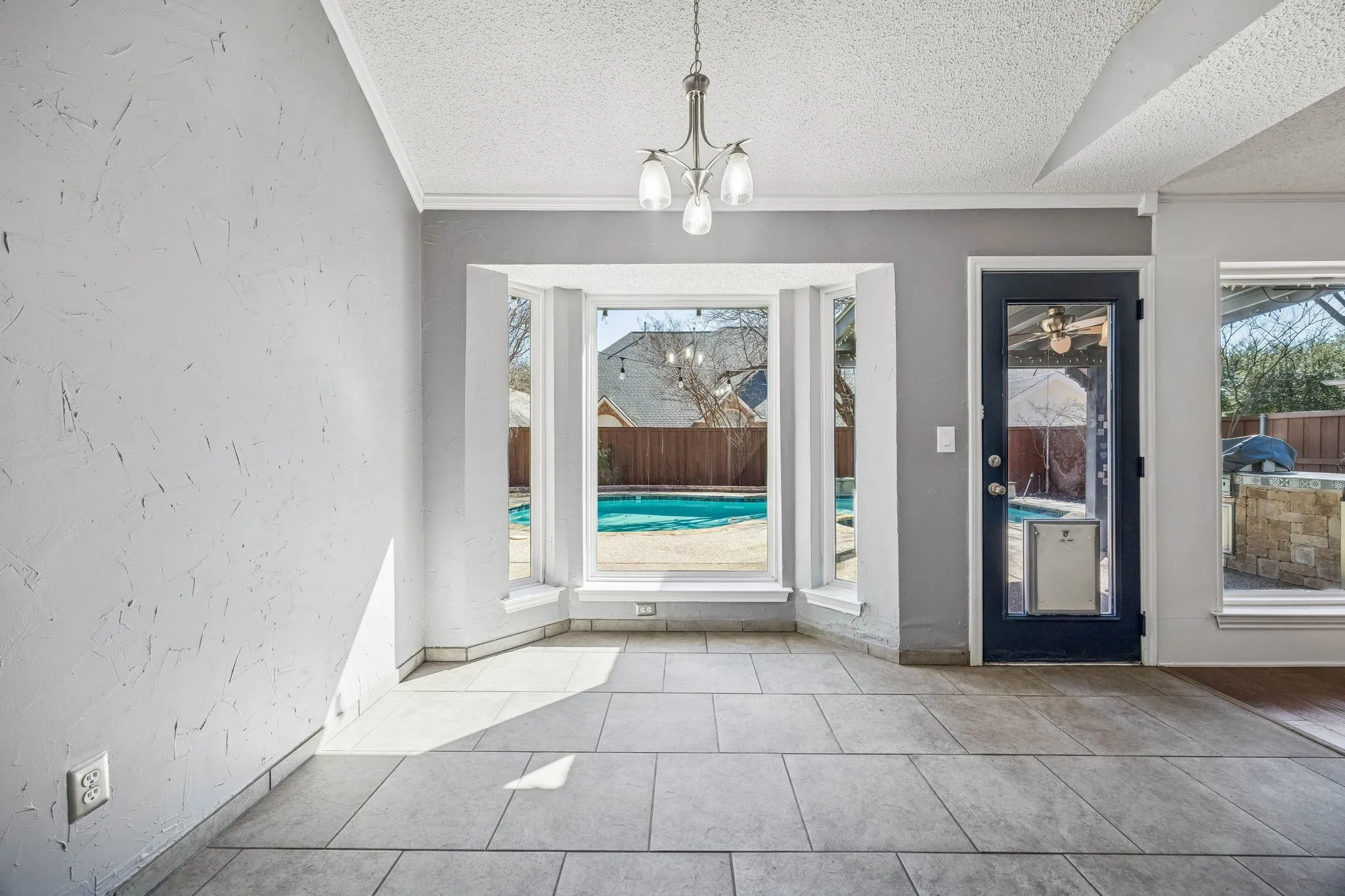 The breakfast area overlooks the sparkling pool.