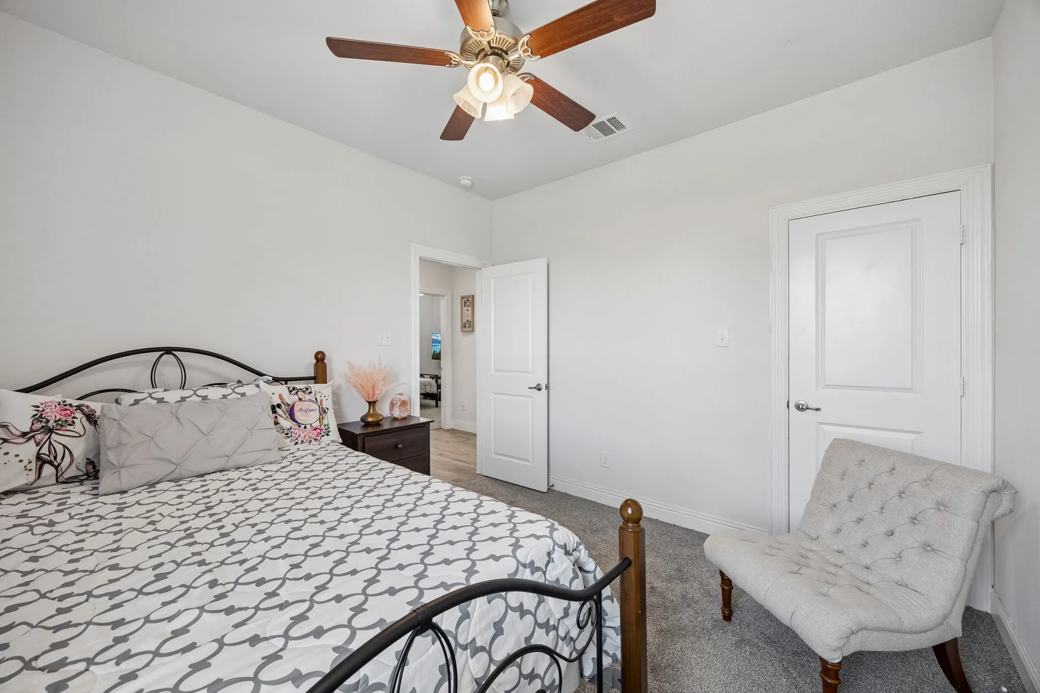 Single Family Residence For Sale in Rockwall County , 3315 Pecos Lane, Rockwall, Texas 75032, 5 Bedroom, 2 Bathroom, 2 Garage spaces, 2,487 Sqft, built in 2019, mls#21311984, Real Estate Agent in Rockwall, Homes For Sale in Rockwall county, Homes For Sale in Rockwall, Realtor in Rockwall Texas, Real Estate Brokerage Independent Realty Texas, Luminita Cordes Realtor
