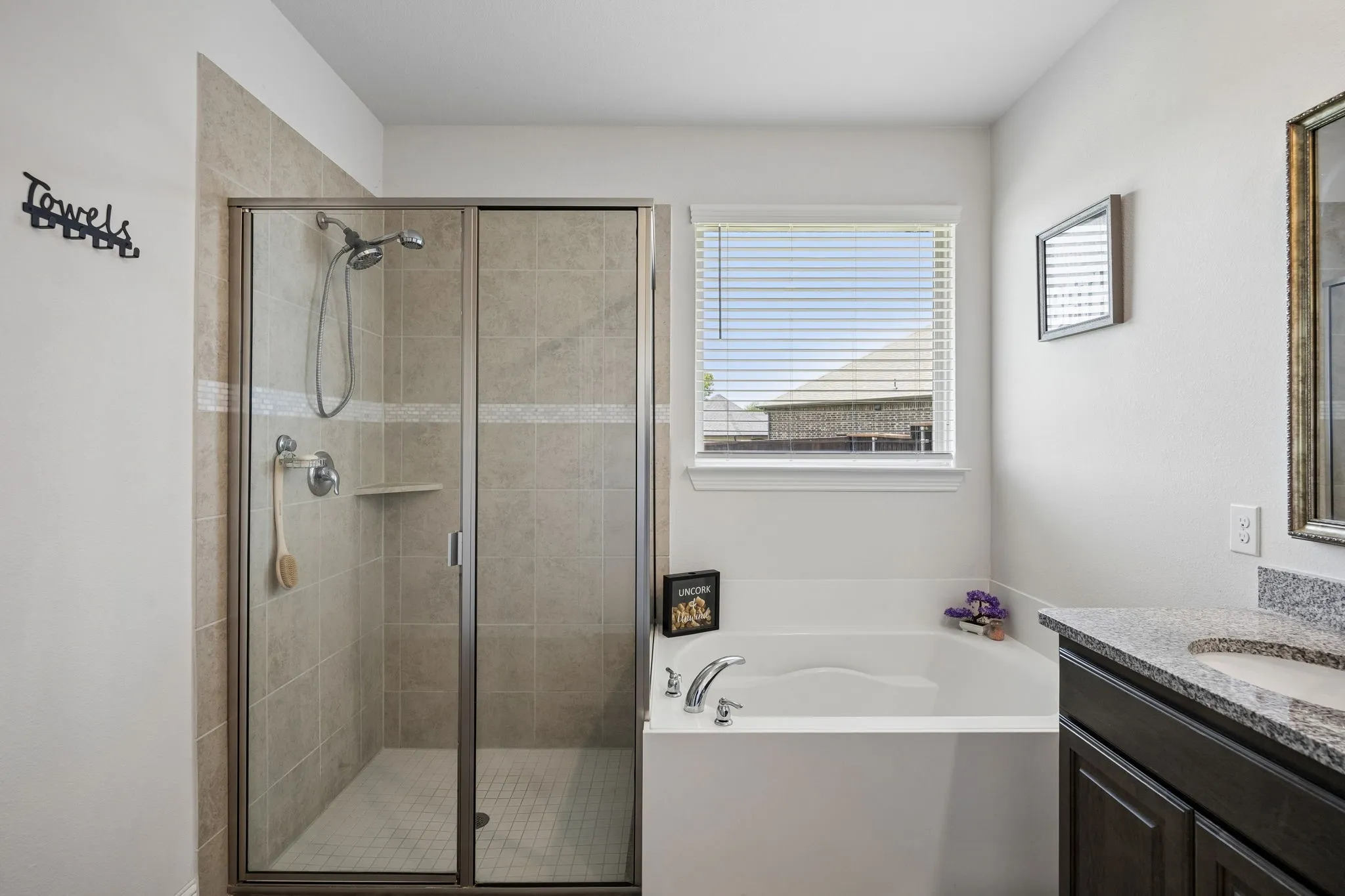 Single Family Residence For Sale in Rockwall County , 3315 Pecos Lane, Rockwall, Texas 75032, 5 Bedroom, 2 Bathroom, 2 Garage spaces, 2,487 Sqft, built in 2019, mls#21311984, Real Estate Agent in Rockwall, Homes For Sale in Rockwall county, Homes For Sale in Rockwall, Realtor in Rockwall Texas, Real Estate Brokerage Independent Realty Texas, Luminita Cordes Realtor