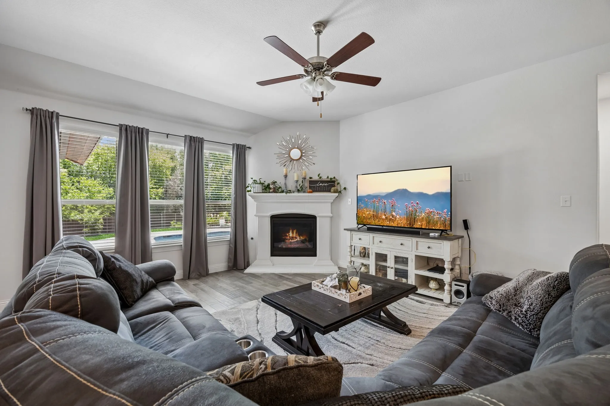 Single Family Residence For Sale in Rockwall County , 3315 Pecos Lane, Rockwall, Texas 75032, 5 Bedroom, 2 Bathroom, 2 Garage spaces, 2,487 Sqft, built in 2019, mls#21311984, Real Estate Agent in Rockwall, Homes For Sale in Rockwall county, Homes For Sale in Rockwall, Realtor in Rockwall Texas, Real Estate Brokerage Independent Realty Texas, Luminita Cordes Realtor