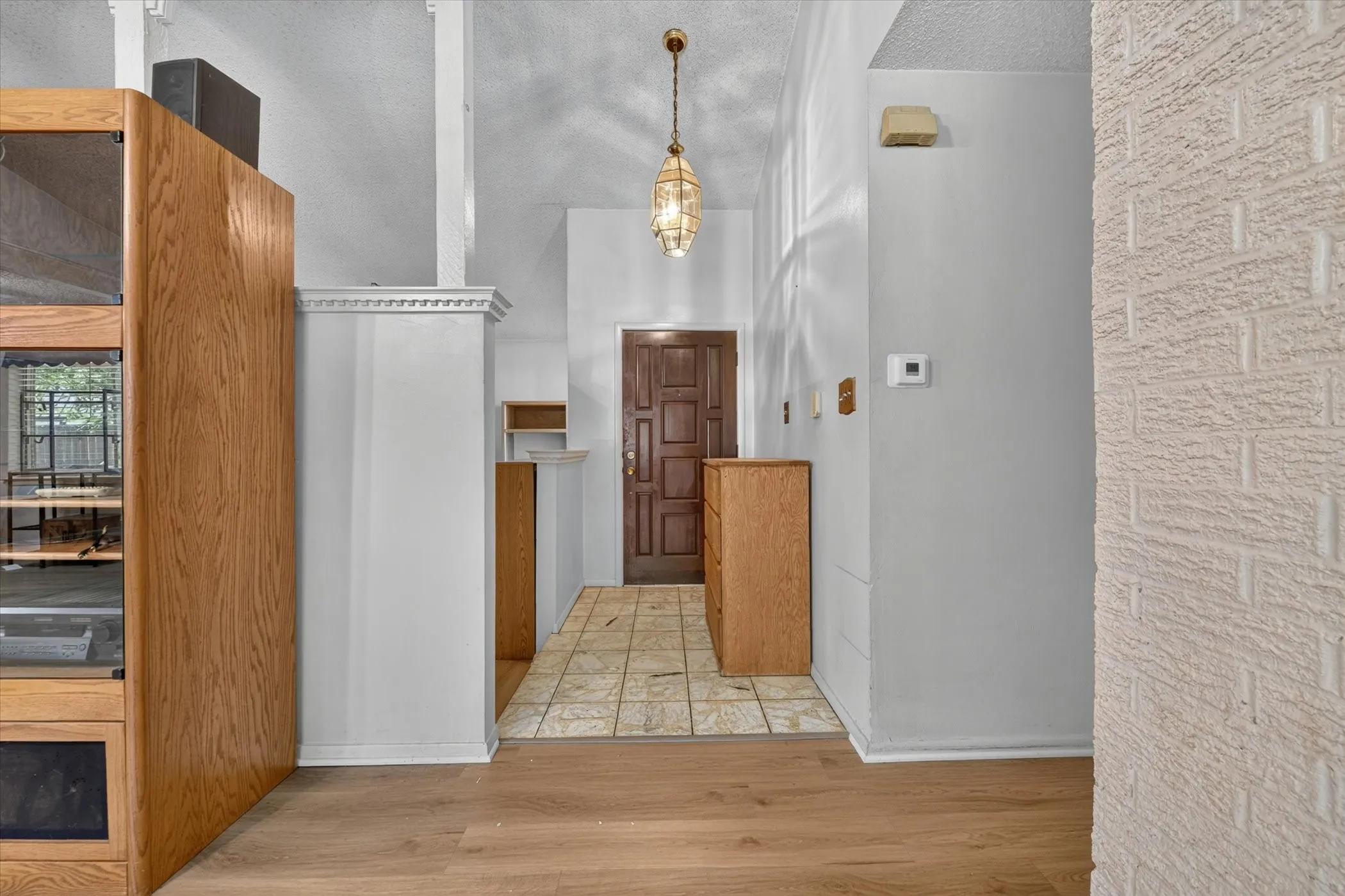 Single Family Residence For Sale in Tarrant County , 7312 Vanessa Drive, Fort Worth, Texas 76112, 3 Bedroom, 2 Bathroom, 2 Garage spaces, 1,696 Sqft, built in 1971, mls#21313120, Real Estate Agent in Fort Worth, Homes For Sale in Tarrant county, Homes For Sale in Fort Worth, Realtor in Fort Worth Texas, Real Estate Brokerage Independent Realty Texas, Luminita Cordes Realtor