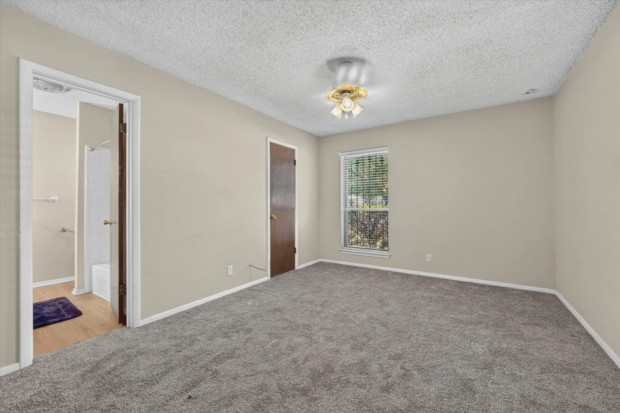 Single Family Residence For Sale in Tarrant County , 7312 Vanessa Drive, Fort Worth, Texas 76112, 3 Bedroom, 2 Bathroom, 2 Garage spaces, 1,696 Sqft, built in 1971, mls#21313120, Real Estate Agent in Fort Worth, Homes For Sale in Tarrant county, Homes For Sale in Fort Worth, Realtor in Fort Worth Texas, Real Estate Brokerage Independent Realty Texas, Luminita Cordes Realtor