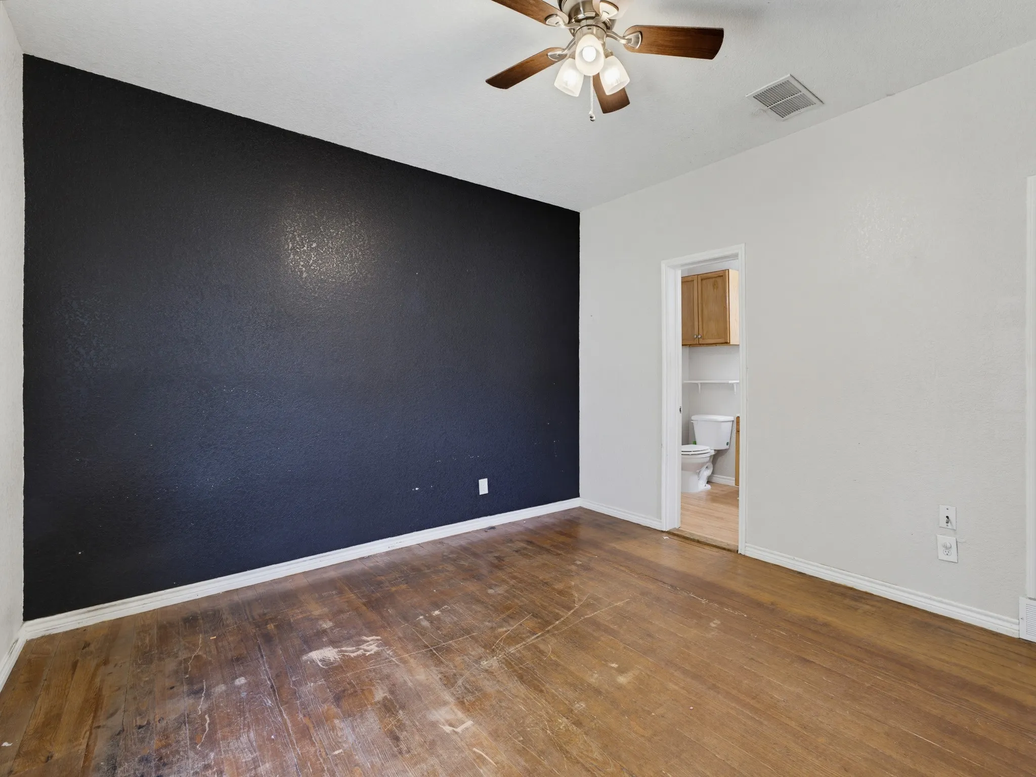 Single Family Residence For Sale in Montague County , 180 Trail Drive, Bowie, Texas 76230, 3 Bedroom, 2 Bathroom, Garage spaces, 1,344 Sqft, built in 2012, mls#21319168, Real Estate Agent in Bowie, Homes For Sale in Montague county, Homes For Sale in Bowie, Realtor in Bowie Texas, Real Estate Brokerage Independent Realty Texas, Luminita Cordes Realtor