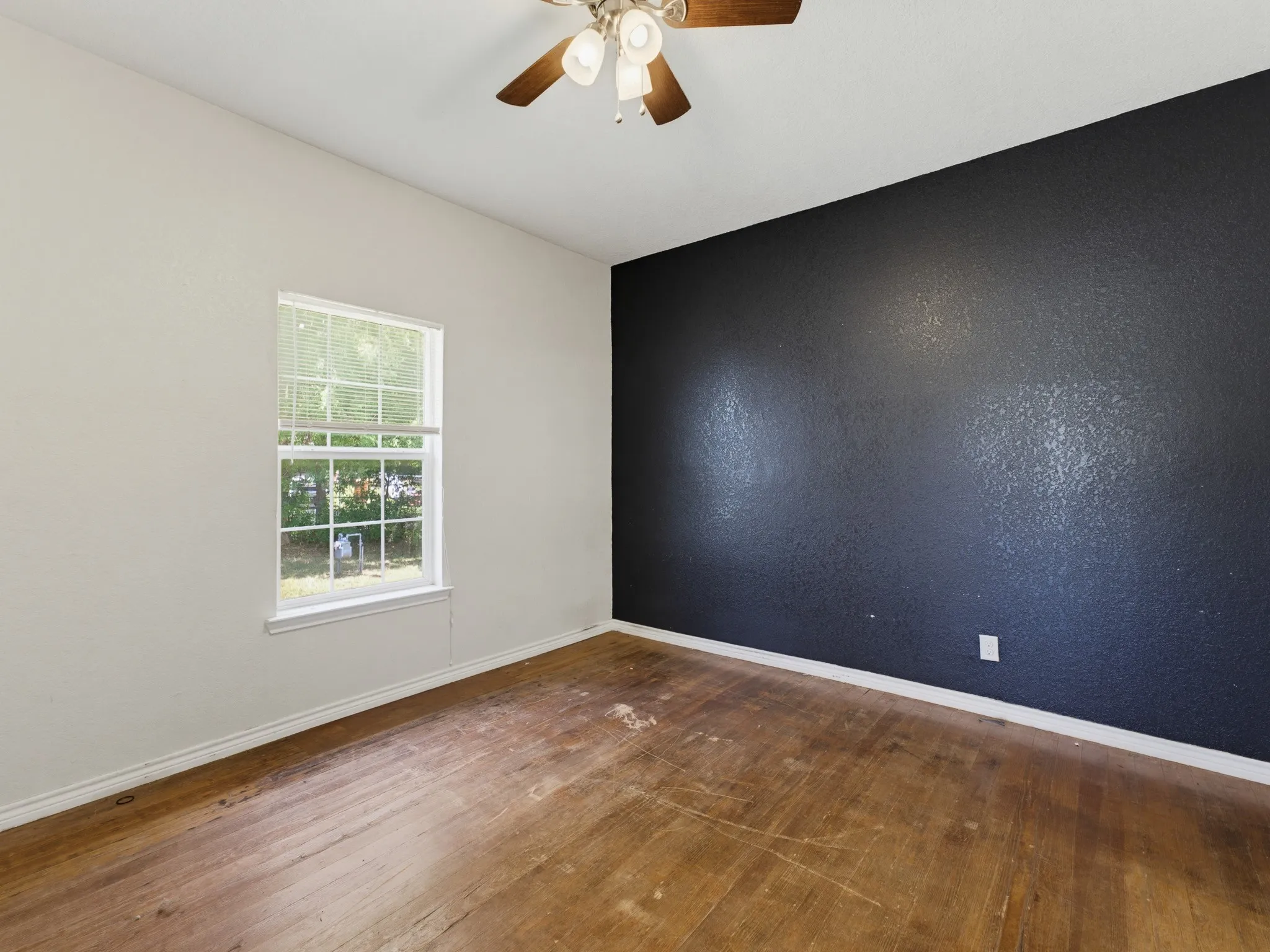 Single Family Residence For Sale in Montague County , 180 Trail Drive, Bowie, Texas 76230, 3 Bedroom, 2 Bathroom, Garage spaces, 1,344 Sqft, built in 2012, mls#21319168, Real Estate Agent in Bowie, Homes For Sale in Montague county, Homes For Sale in Bowie, Realtor in Bowie Texas, Real Estate Brokerage Independent Realty Texas, Luminita Cordes Realtor