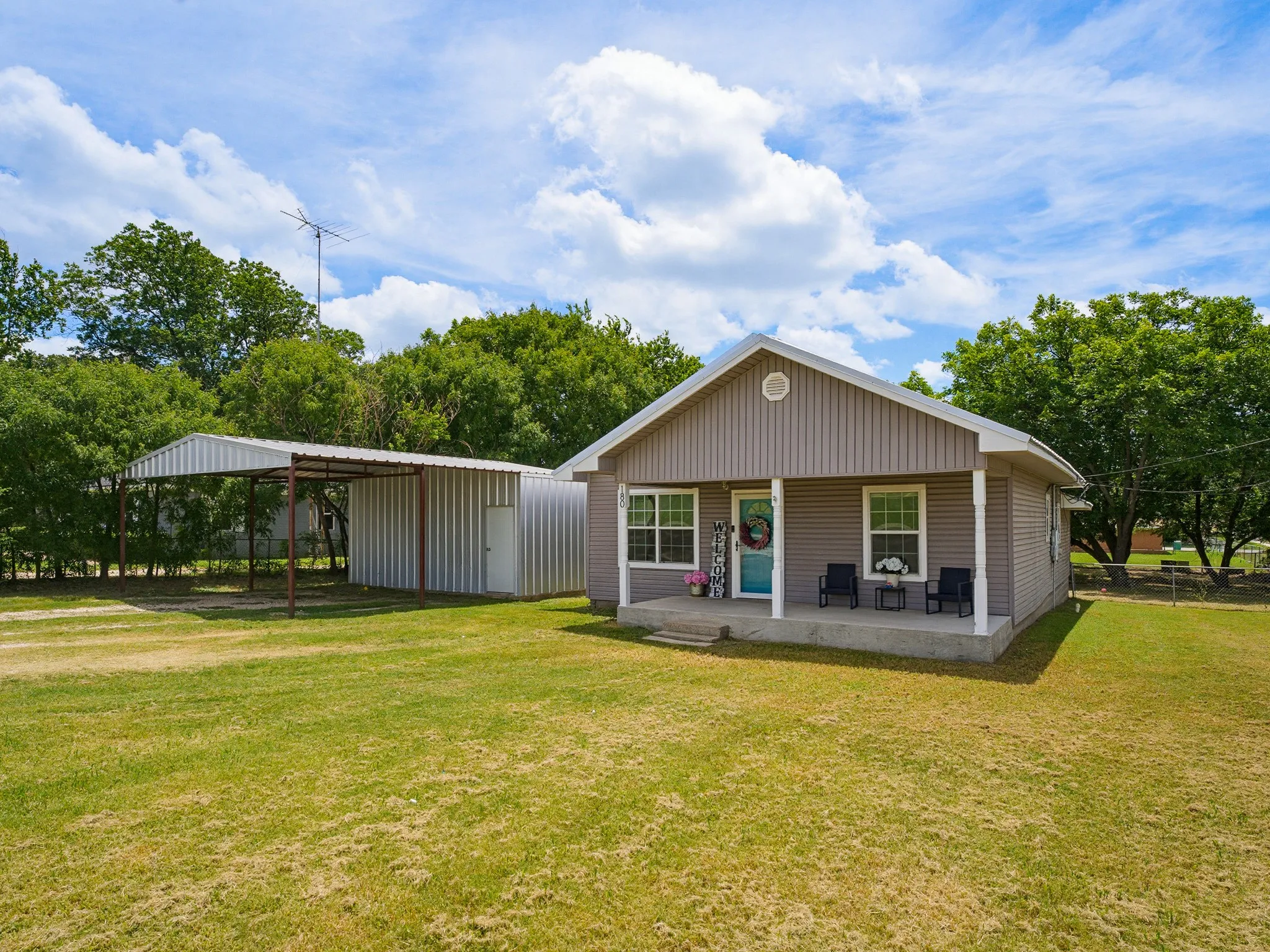 Single Family Residence For Sale in Montague County , 180 Trail Drive, Bowie, Texas 76230, 3 Bedroom, 2 Bathroom, Garage spaces, 1,344 Sqft, built in 2012, mls#21319168, Real Estate Agent in Bowie, Homes For Sale in Montague county, Homes For Sale in Bowie, Realtor in Bowie Texas, Real Estate Brokerage Independent Realty Texas, Luminita Cordes Realtor