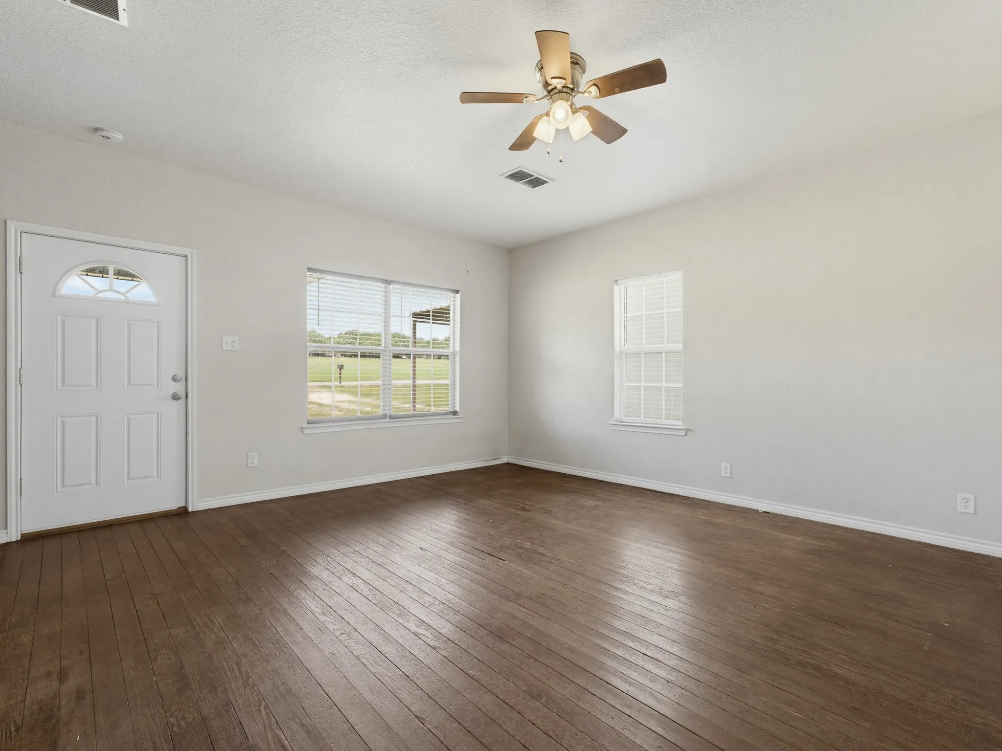 Single Family Residence For Sale in Montague County , 180 Trail Drive, Bowie, Texas 76230, 3 Bedroom, 2 Bathroom, Garage spaces, 1,344 Sqft, built in 2012, mls#21319168, Real Estate Agent in Bowie, Homes For Sale in Montague county, Homes For Sale in Bowie, Realtor in Bowie Texas, Real Estate Brokerage Independent Realty Texas, Luminita Cordes Realtor