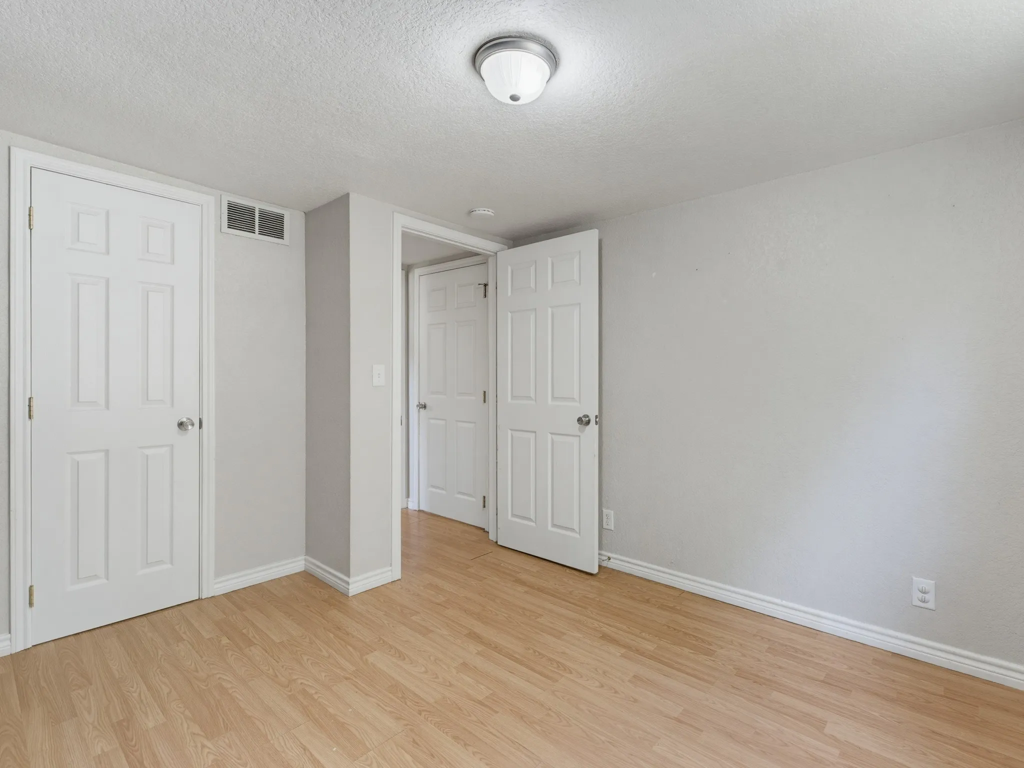 Single Family Residence For Sale in Montague County , 180 Trail Drive, Bowie, Texas 76230, 3 Bedroom, 2 Bathroom, Garage spaces, 1,344 Sqft, built in 2012, mls#21319168, Real Estate Agent in Bowie, Homes For Sale in Montague county, Homes For Sale in Bowie, Realtor in Bowie Texas, Real Estate Brokerage Independent Realty Texas, Luminita Cordes Realtor