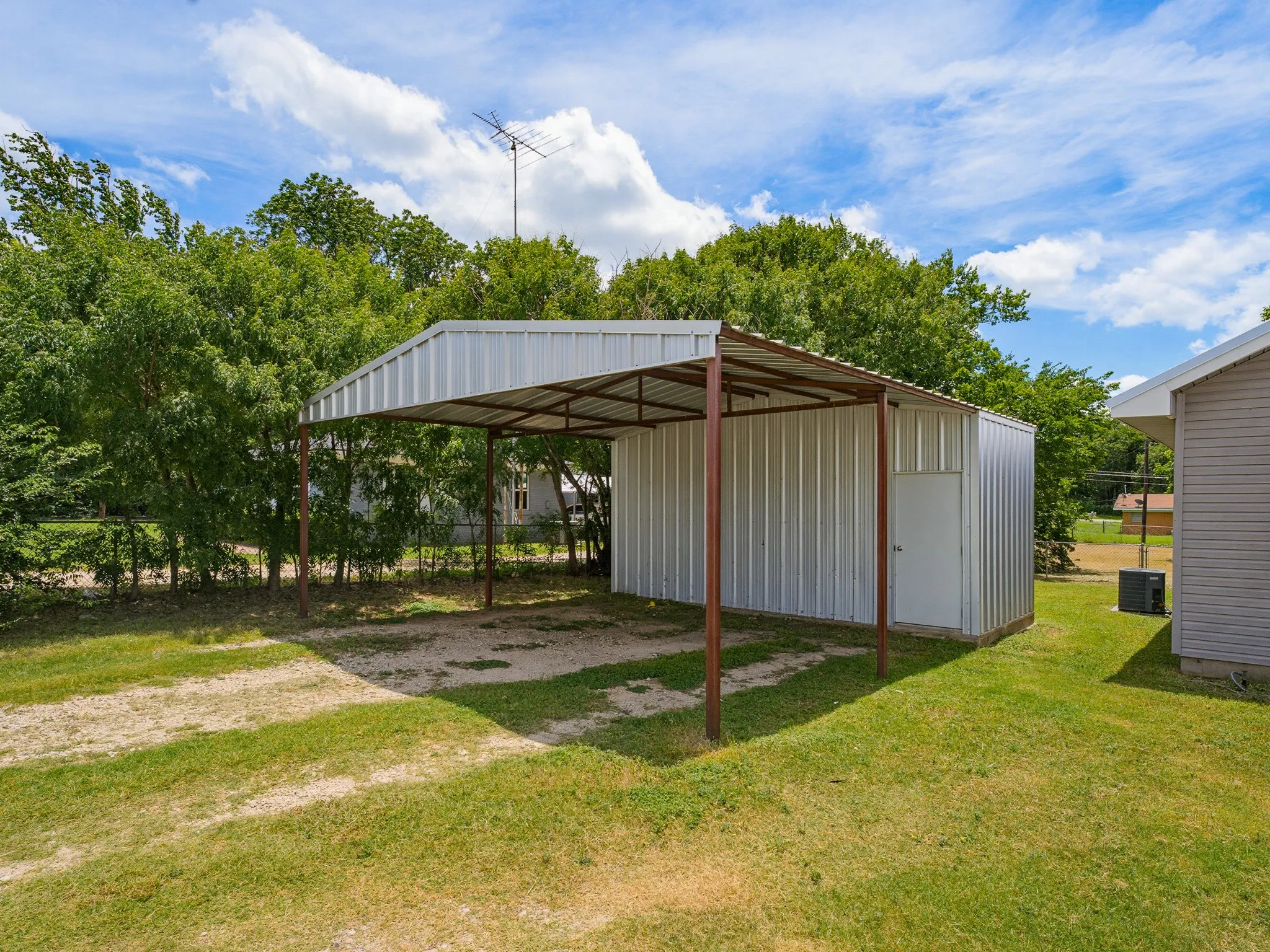 Single Family Residence For Sale in Montague County , 180 Trail Drive, Bowie, Texas 76230, 3 Bedroom, 2 Bathroom, Garage spaces, 1,344 Sqft, built in 2012, mls#21319168, Real Estate Agent in Bowie, Homes For Sale in Montague county, Homes For Sale in Bowie, Realtor in Bowie Texas, Real Estate Brokerage Independent Realty Texas, Luminita Cordes Realtor