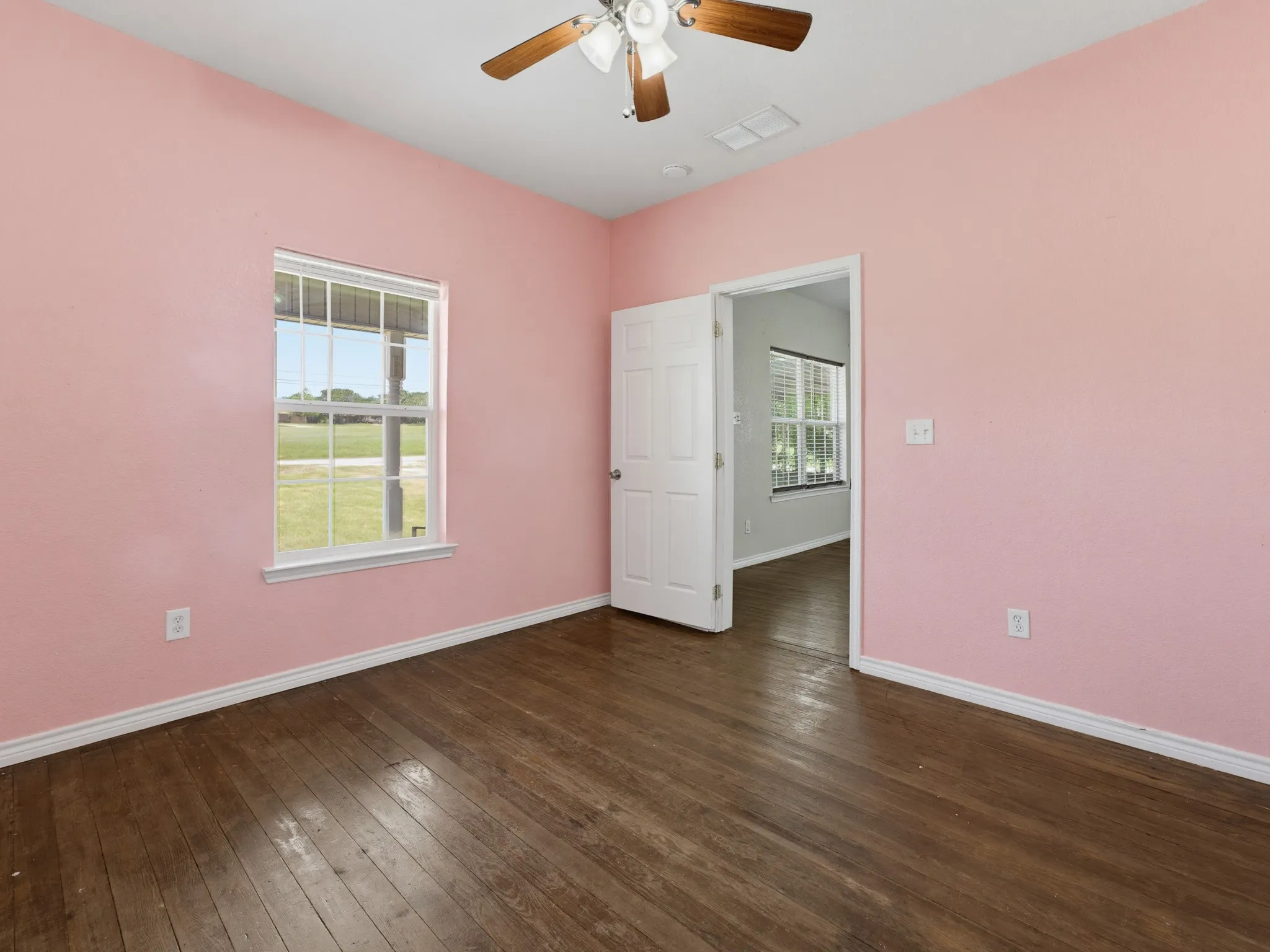 Single Family Residence For Sale in Montague County , 180 Trail Drive, Bowie, Texas 76230, 3 Bedroom, 2 Bathroom, Garage spaces, 1,344 Sqft, built in 2012, mls#21319168, Real Estate Agent in Bowie, Homes For Sale in Montague county, Homes For Sale in Bowie, Realtor in Bowie Texas, Real Estate Brokerage Independent Realty Texas, Luminita Cordes Realtor