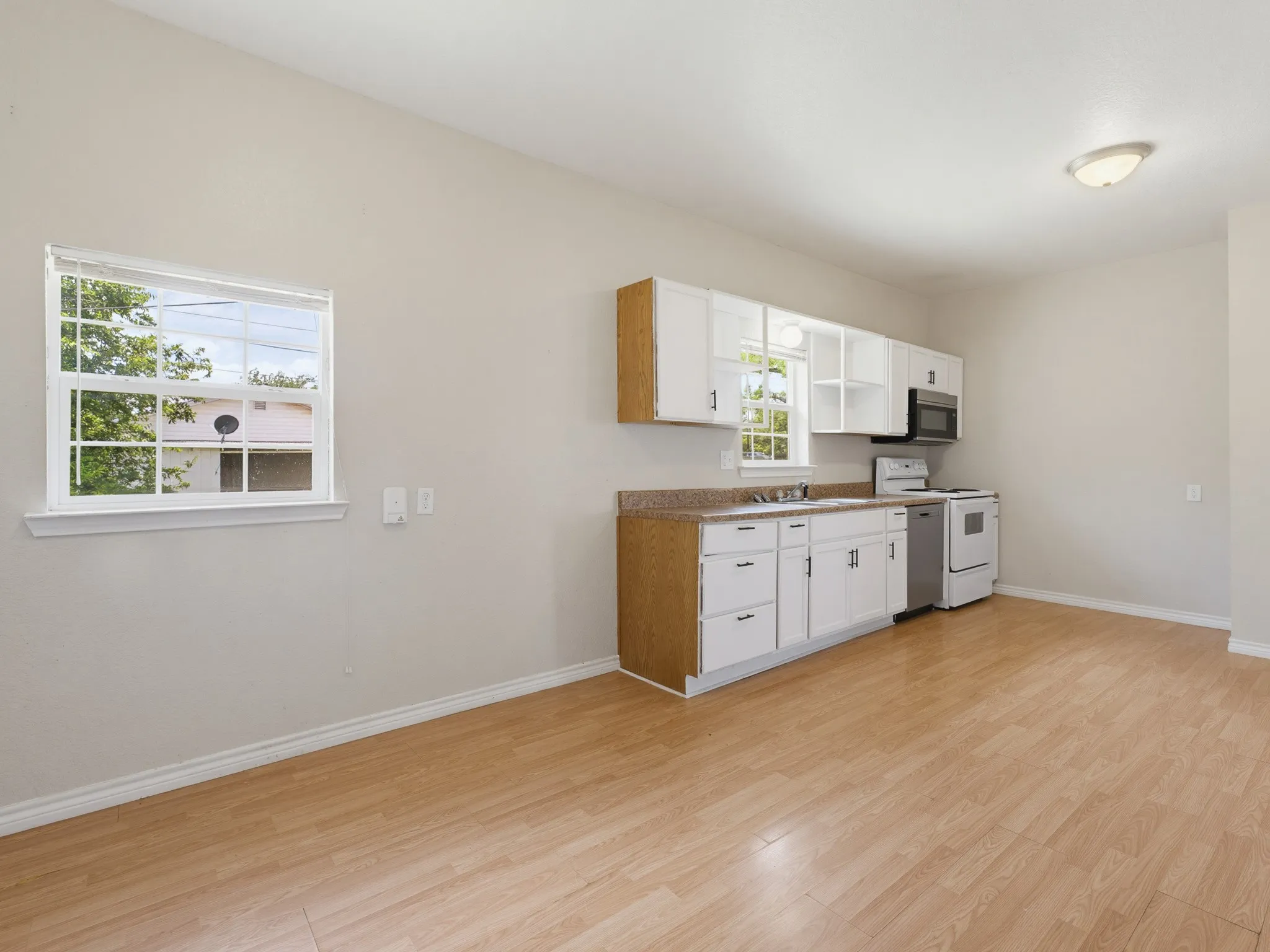 Single Family Residence For Sale in Montague County , 180 Trail Drive, Bowie, Texas 76230, 3 Bedroom, 2 Bathroom, Garage spaces, 1,344 Sqft, built in 2012, mls#21319168, Real Estate Agent in Bowie, Homes For Sale in Montague county, Homes For Sale in Bowie, Realtor in Bowie Texas, Real Estate Brokerage Independent Realty Texas, Luminita Cordes Realtor