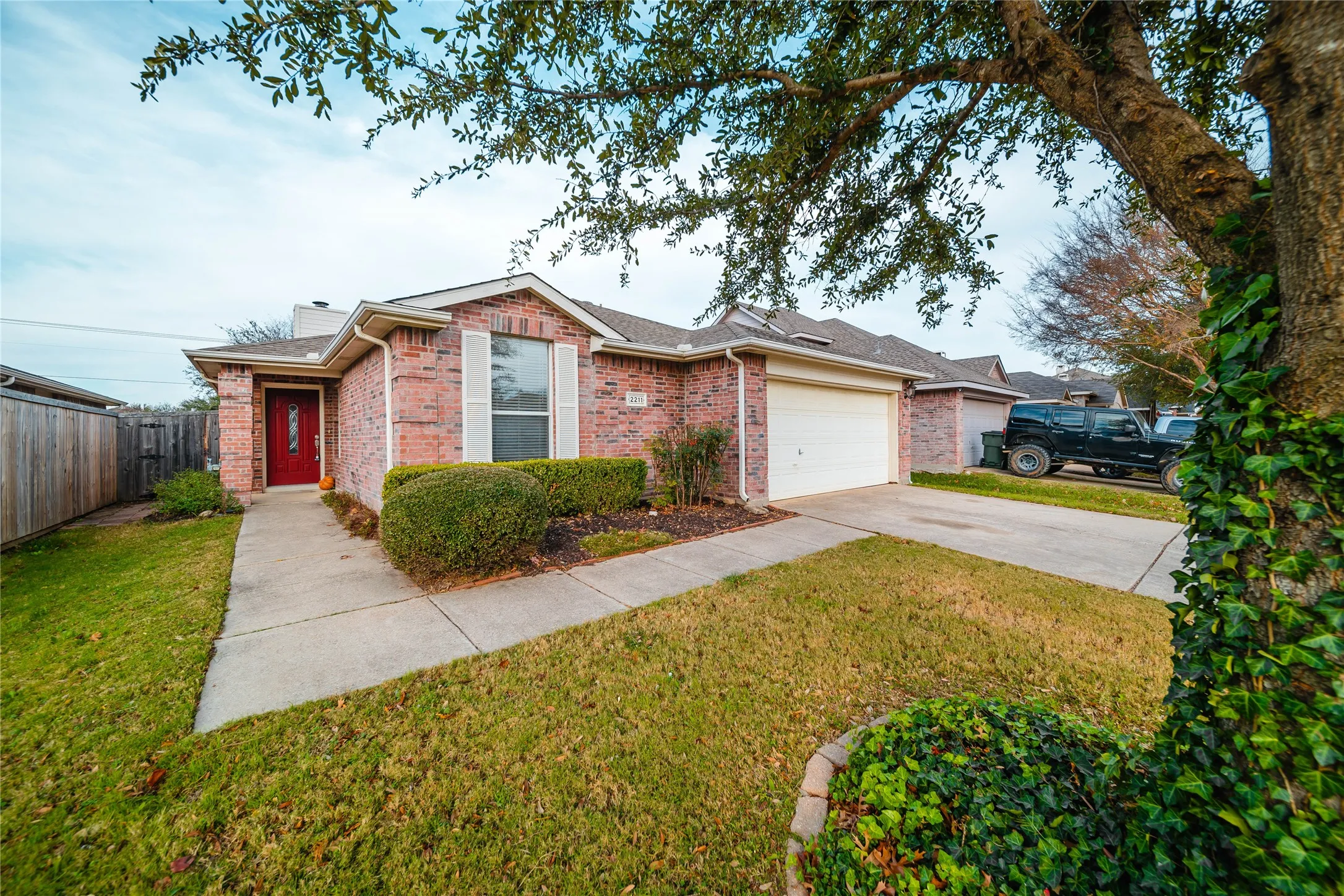 Single Family Residence For Rent in Collin County , 2211 Lilac Circle, Mc Kinney, Texas 75071, 3 Bedroom, 2 Bathroom, 2 Garage spaces, 1,421 Sqft, built in 1999, mls#21319366, Real Estate Agent in Mc Kinney, Homes For Rent in Collin county, Homes For Rent in Mc Kinney, Realtor in Mc Kinney Texas, Real Estate Brokerage Independent Realty Texas, Luminita Cordes Realtor