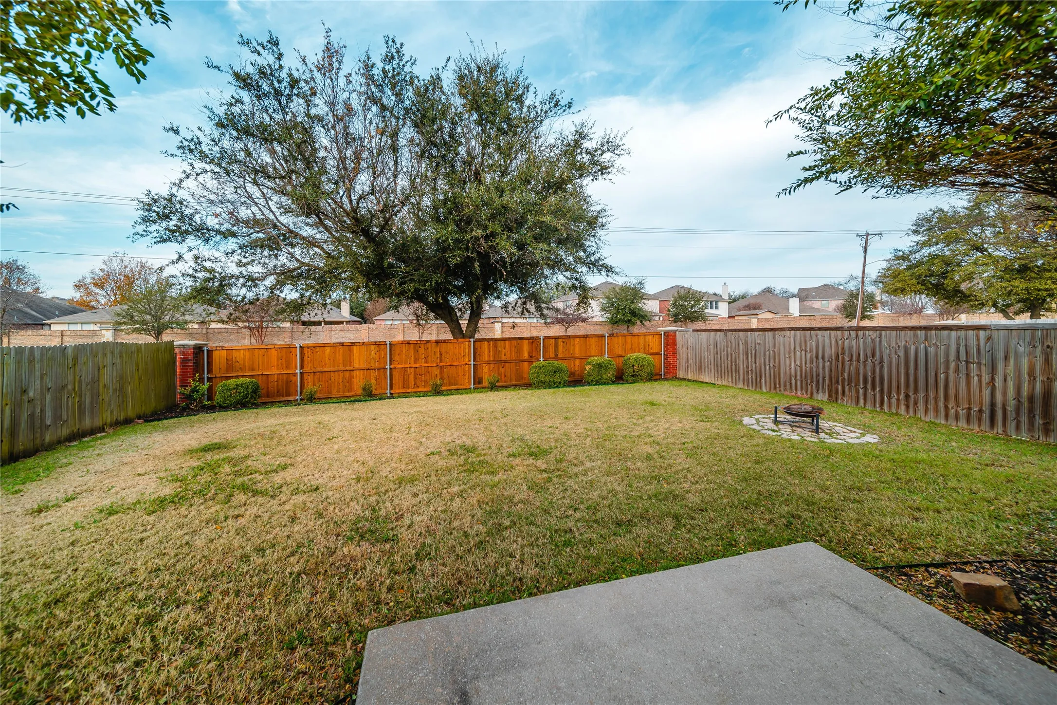 Single Family Residence For Rent in Collin County , 2211 Lilac Circle, Mc Kinney, Texas 75071, 3 Bedroom, 2 Bathroom, 2 Garage spaces, 1,421 Sqft, built in 1999, mls#21319366, Real Estate Agent in Mc Kinney, Homes For Rent in Collin county, Homes For Rent in Mc Kinney, Realtor in Mc Kinney Texas, Real Estate Brokerage Independent Realty Texas, Luminita Cordes Realtor