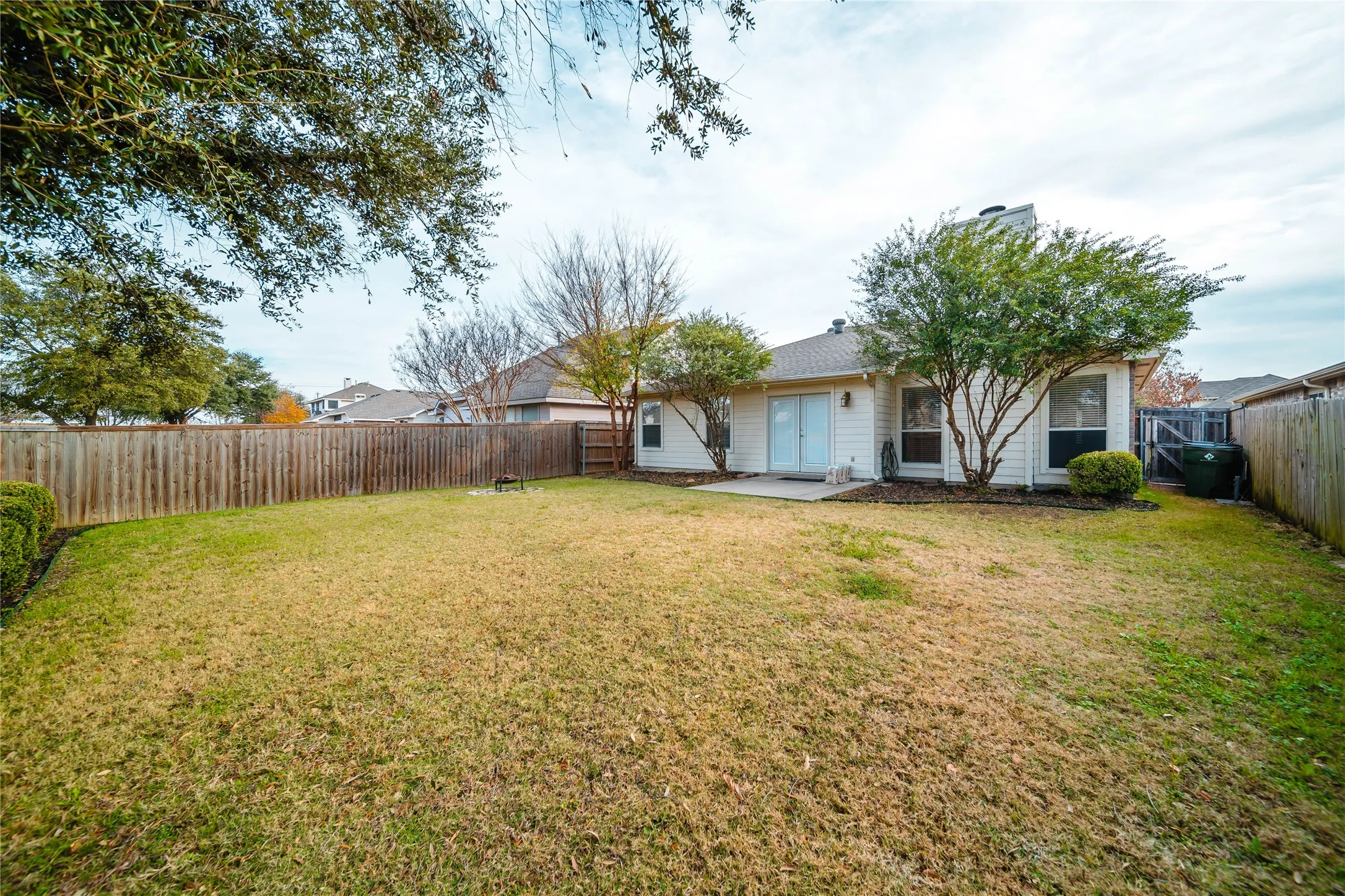 Single Family Residence For Rent in Collin County , 2211 Lilac Circle, Mc Kinney, Texas 75071, 3 Bedroom, 2 Bathroom, 2 Garage spaces, 1,421 Sqft, built in 1999, mls#21319366, Real Estate Agent in Mc Kinney, Homes For Rent in Collin county, Homes For Rent in Mc Kinney, Realtor in Mc Kinney Texas, Real Estate Brokerage Independent Realty Texas, Luminita Cordes Realtor