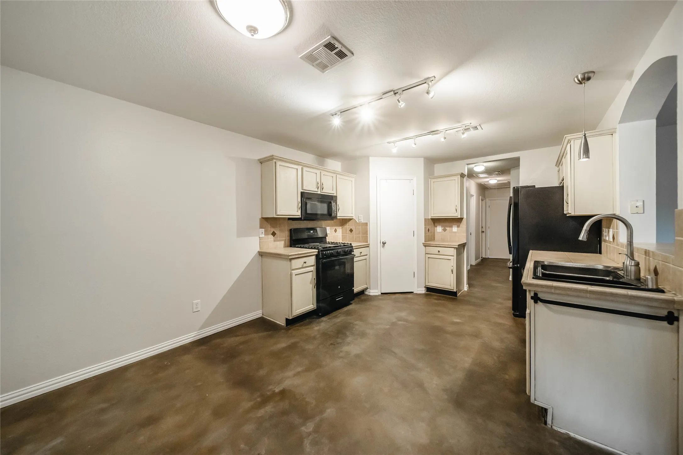 Single Family Residence For Rent in Collin County , 2211 Lilac Circle, Mc Kinney, Texas 75071, 3 Bedroom, 2 Bathroom, 2 Garage spaces, 1,421 Sqft, built in 1999, mls#21319366, Real Estate Agent in Mc Kinney, Homes For Rent in Collin county, Homes For Rent in Mc Kinney, Realtor in Mc Kinney Texas, Real Estate Brokerage Independent Realty Texas, Luminita Cordes Realtor
