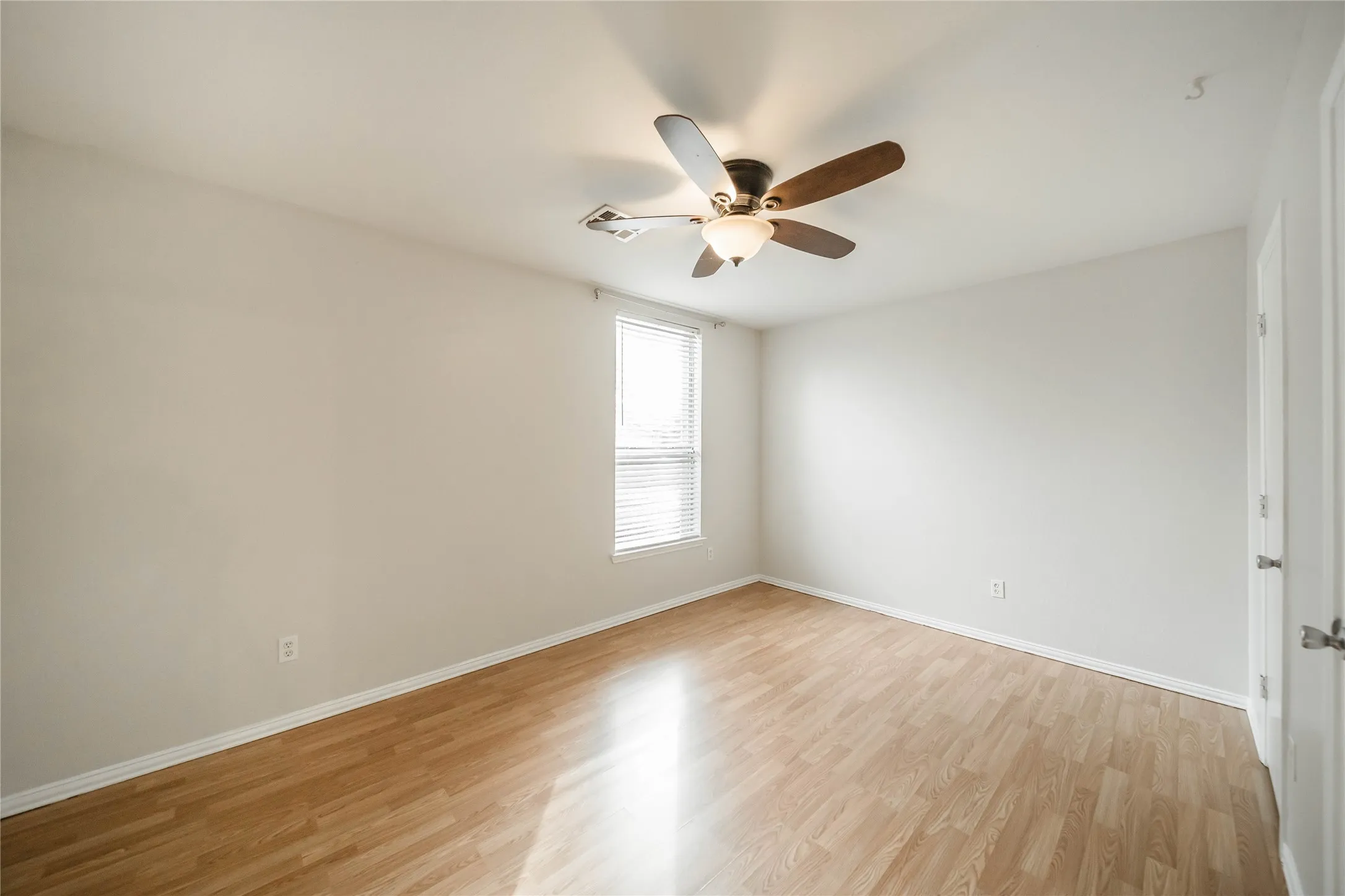 Single Family Residence For Rent in Collin County , 2211 Lilac Circle, Mc Kinney, Texas 75071, 3 Bedroom, 2 Bathroom, 2 Garage spaces, 1,421 Sqft, built in 1999, mls#21319366, Real Estate Agent in Mc Kinney, Homes For Rent in Collin county, Homes For Rent in Mc Kinney, Realtor in Mc Kinney Texas, Real Estate Brokerage Independent Realty Texas, Luminita Cordes Realtor