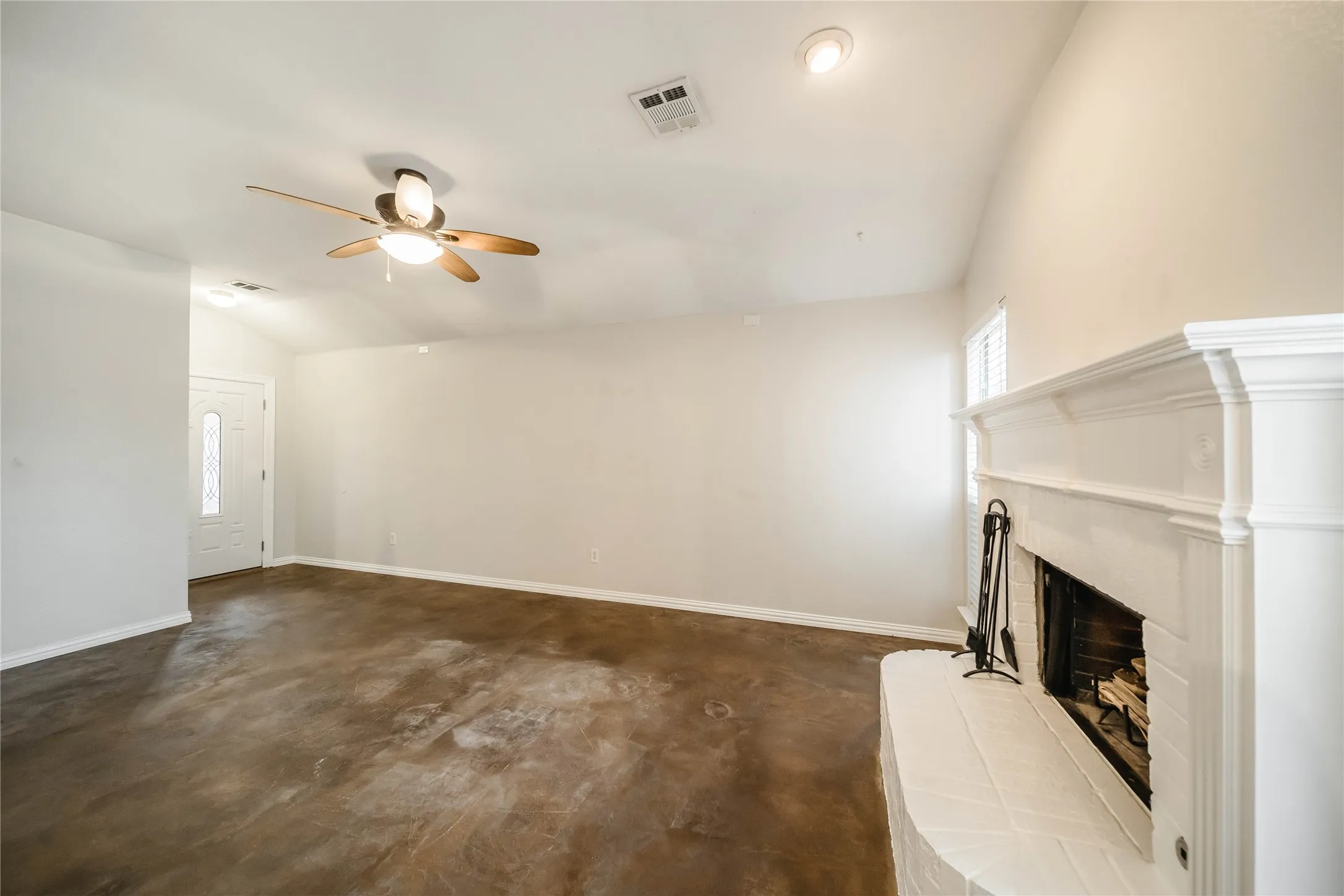 Single Family Residence For Rent in Collin County , 2211 Lilac Circle, Mc Kinney, Texas 75071, 3 Bedroom, 2 Bathroom, 2 Garage spaces, 1,421 Sqft, built in 1999, mls#21319366, Real Estate Agent in Mc Kinney, Homes For Rent in Collin county, Homes For Rent in Mc Kinney, Realtor in Mc Kinney Texas, Real Estate Brokerage Independent Realty Texas, Luminita Cordes Realtor