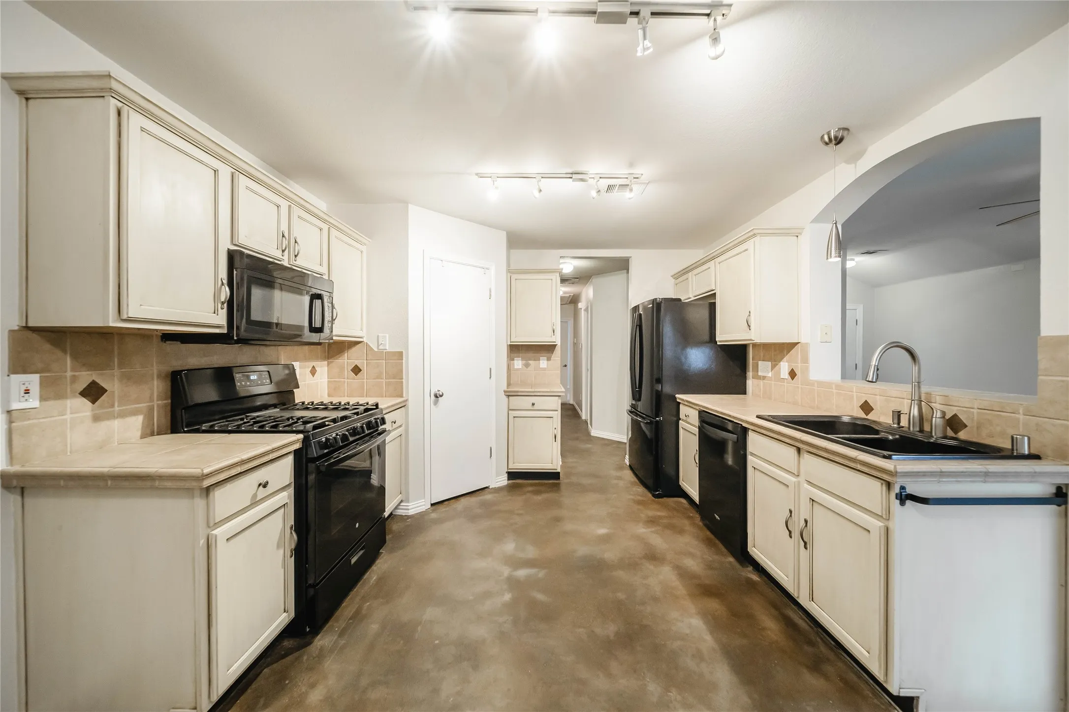 Single Family Residence For Rent in Collin County , 2211 Lilac Circle, Mc Kinney, Texas 75071, 3 Bedroom, 2 Bathroom, 2 Garage spaces, 1,421 Sqft, built in 1999, mls#21319366, Real Estate Agent in Mc Kinney, Homes For Rent in Collin county, Homes For Rent in Mc Kinney, Realtor in Mc Kinney Texas, Real Estate Brokerage Independent Realty Texas, Luminita Cordes Realtor