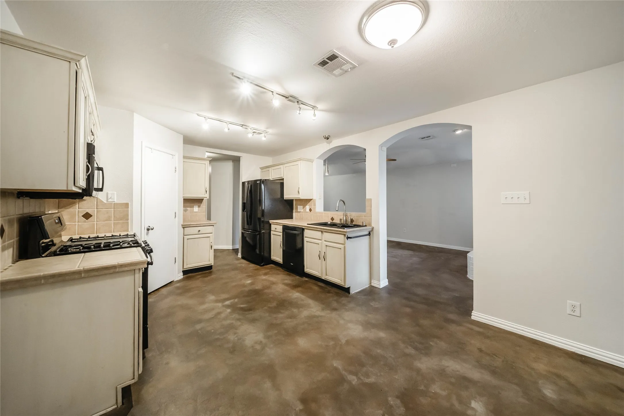 Single Family Residence For Rent in Collin County , 2211 Lilac Circle, Mc Kinney, Texas 75071, 3 Bedroom, 2 Bathroom, 2 Garage spaces, 1,421 Sqft, built in 1999, mls#21319366, Real Estate Agent in Mc Kinney, Homes For Rent in Collin county, Homes For Rent in Mc Kinney, Realtor in Mc Kinney Texas, Real Estate Brokerage Independent Realty Texas, Luminita Cordes Realtor