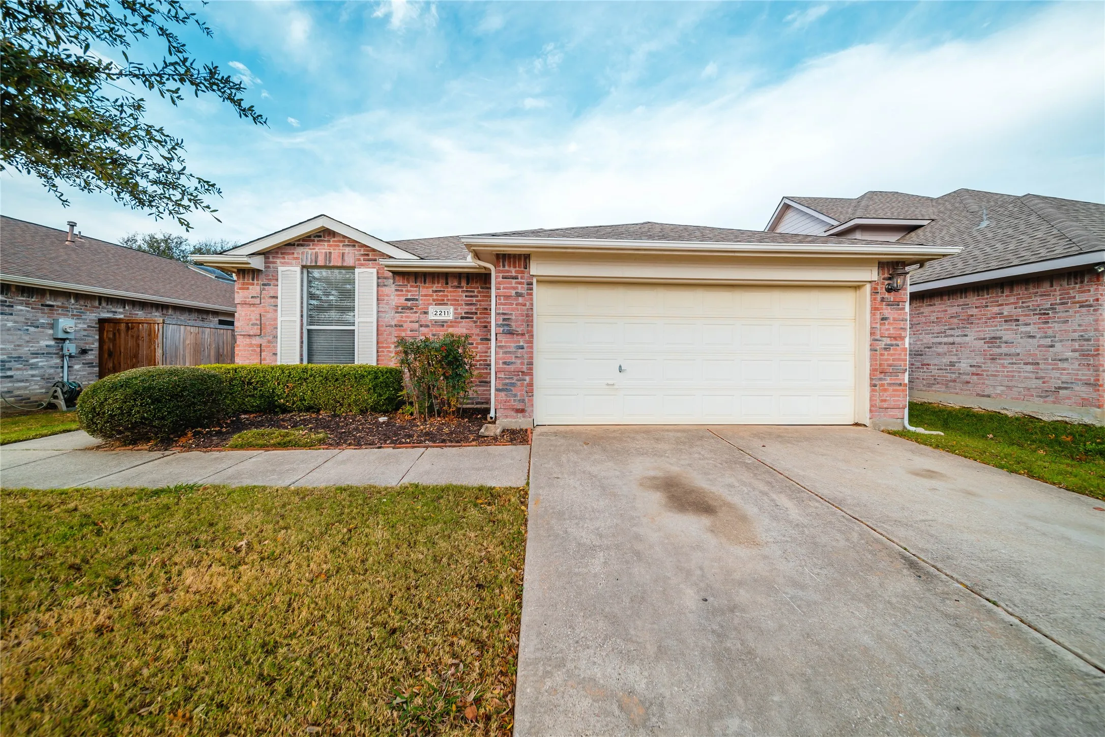 Single Family Residence For Rent in Collin County , 2211 Lilac Circle, Mc Kinney, Texas 75071, 3 Bedroom, 2 Bathroom, 2 Garage spaces, 1,421 Sqft, built in 1999, mls#21319366, Real Estate Agent in Mc Kinney, Homes For Rent in Collin county, Homes For Rent in Mc Kinney, Realtor in Mc Kinney Texas, Real Estate Brokerage Independent Realty Texas, Luminita Cordes Realtor