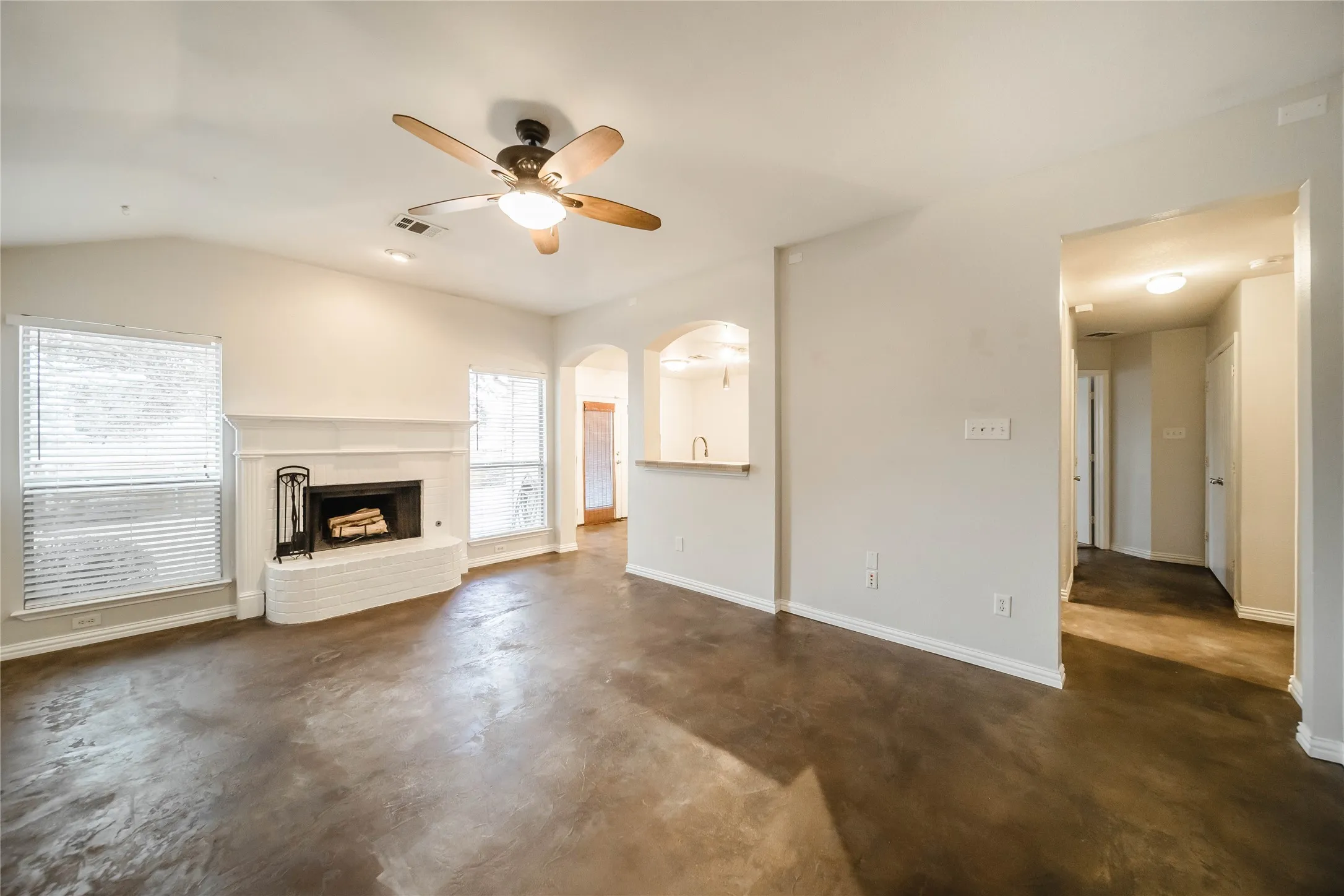 Single Family Residence For Rent in Collin County , 2211 Lilac Circle, Mc Kinney, Texas 75071, 3 Bedroom, 2 Bathroom, 2 Garage spaces, 1,421 Sqft, built in 1999, mls#21319366, Real Estate Agent in Mc Kinney, Homes For Rent in Collin county, Homes For Rent in Mc Kinney, Realtor in Mc Kinney Texas, Real Estate Brokerage Independent Realty Texas, Luminita Cordes Realtor