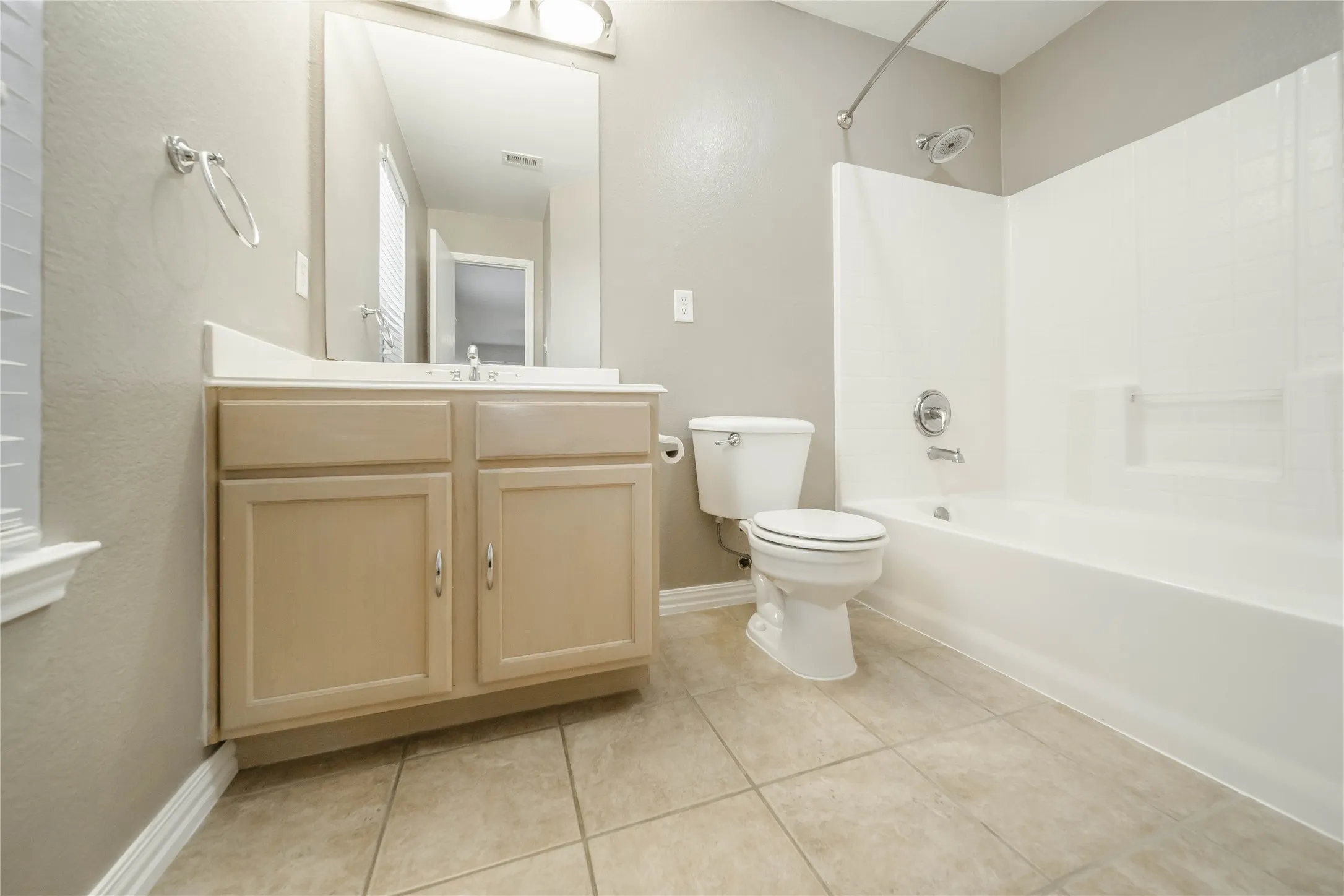 Single Family Residence For Rent in Collin County , 2211 Lilac Circle, Mc Kinney, Texas 75071, 3 Bedroom, 2 Bathroom, 2 Garage spaces, 1,421 Sqft, built in 1999, mls#21319366, Real Estate Agent in Mc Kinney, Homes For Rent in Collin county, Homes For Rent in Mc Kinney, Realtor in Mc Kinney Texas, Real Estate Brokerage Independent Realty Texas, Luminita Cordes Realtor