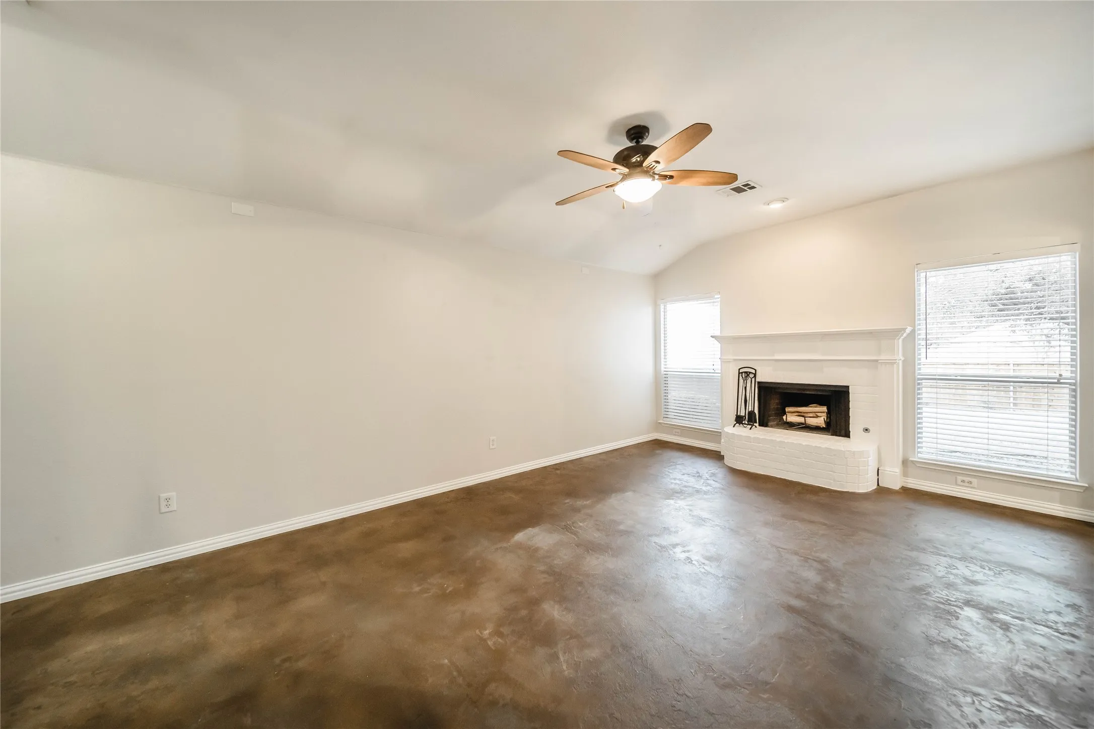 Single Family Residence For Rent in Collin County , 2211 Lilac Circle, Mc Kinney, Texas 75071, 3 Bedroom, 2 Bathroom, 2 Garage spaces, 1,421 Sqft, built in 1999, mls#21319366, Real Estate Agent in Mc Kinney, Homes For Rent in Collin county, Homes For Rent in Mc Kinney, Realtor in Mc Kinney Texas, Real Estate Brokerage Independent Realty Texas, Luminita Cordes Realtor