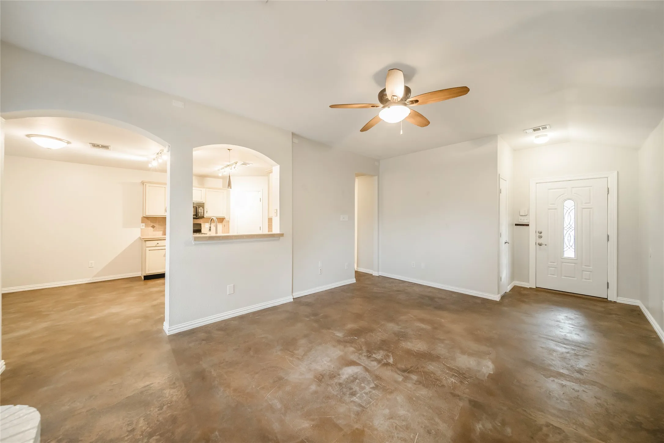 Single Family Residence For Rent in Collin County , 2211 Lilac Circle, Mc Kinney, Texas 75071, 3 Bedroom, 2 Bathroom, 2 Garage spaces, 1,421 Sqft, built in 1999, mls#21319366, Real Estate Agent in Mc Kinney, Homes For Rent in Collin county, Homes For Rent in Mc Kinney, Realtor in Mc Kinney Texas, Real Estate Brokerage Independent Realty Texas, Luminita Cordes Realtor