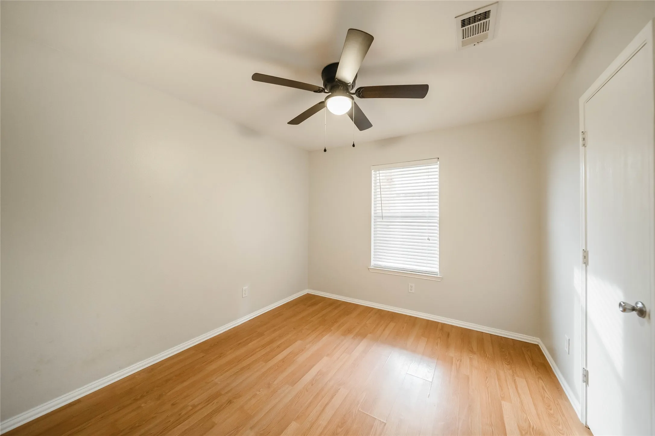 Single Family Residence For Rent in Collin County , 2211 Lilac Circle, Mc Kinney, Texas 75071, 3 Bedroom, 2 Bathroom, 2 Garage spaces, 1,421 Sqft, built in 1999, mls#21319366, Real Estate Agent in Mc Kinney, Homes For Rent in Collin county, Homes For Rent in Mc Kinney, Realtor in Mc Kinney Texas, Real Estate Brokerage Independent Realty Texas, Luminita Cordes Realtor
