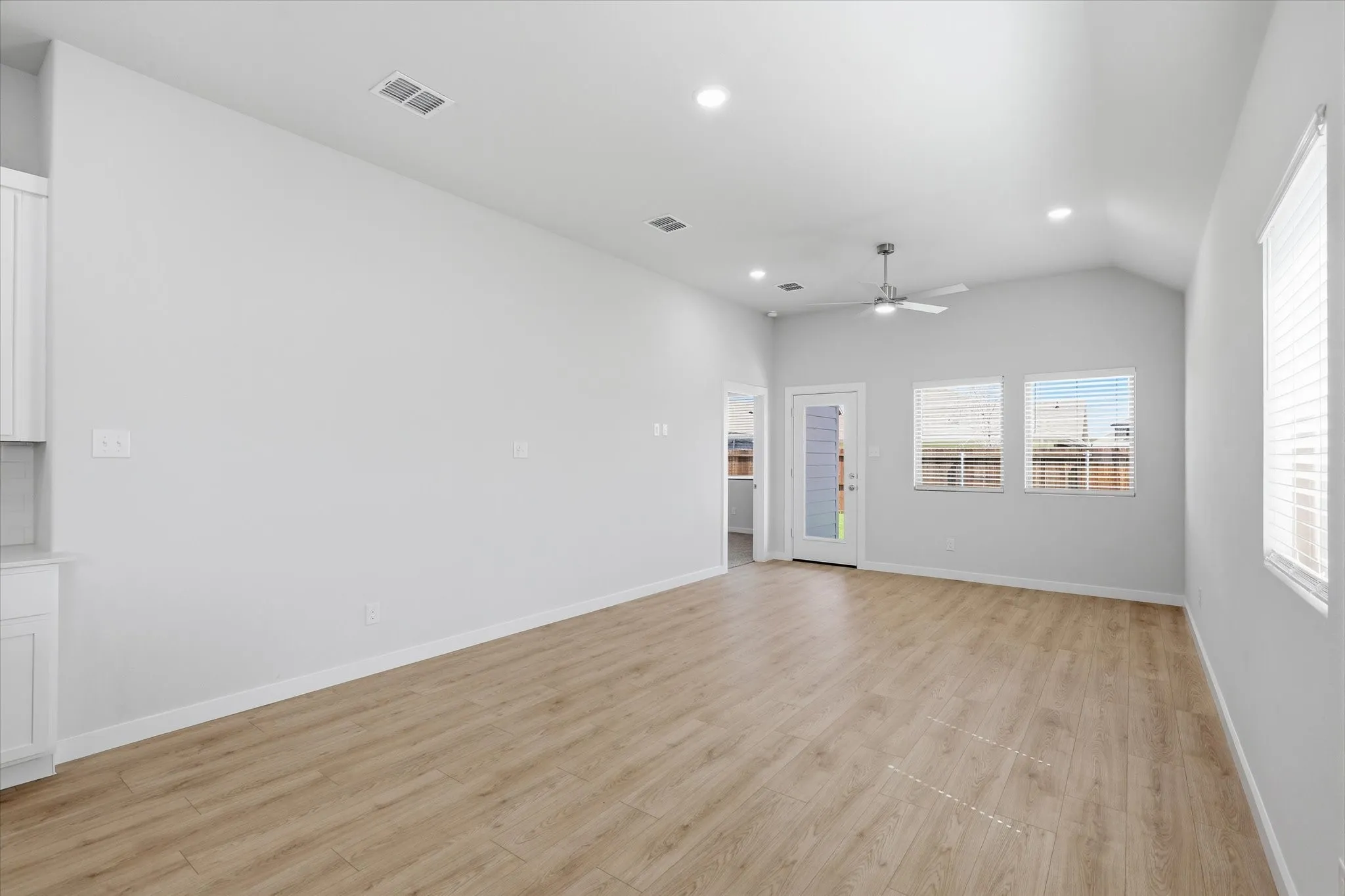 Single Family Residence For Rent in Collin County , 508 Green Grass Drive, Mc Kinney, Texas 75071, 3 Bedroom, 2 Bathroom, 2 Garage spaces, 1,509 Sqft, built in 2026, mls#21319338, Real Estate Agent in Mc Kinney, Homes For Rent in Collin county, Homes For Rent in Mc Kinney, Realtor in Mc Kinney Texas, Real Estate Brokerage Independent Realty Texas, Luminita Cordes Realtor