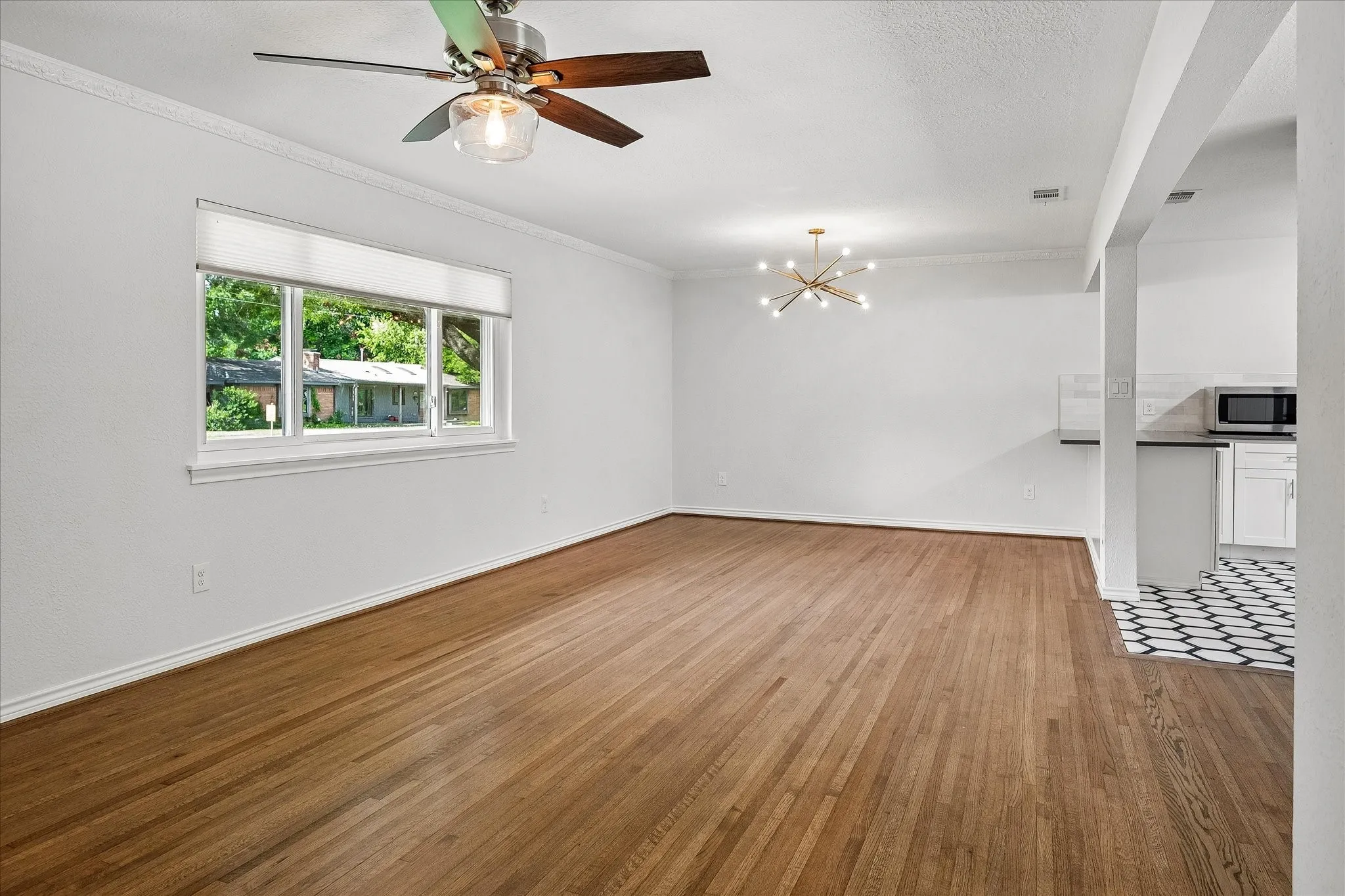 Single Family Residence For Sale in Dallas County , 2203 Healey Drive, Dallas, Texas 75228, 4 Bedroom, 2 Bathroom, 2 Garage spaces, 1,718 Sqft, built in 1957, mls#21308628, Real Estate Agent in Dallas, Homes For Sale in Dallas county, Homes For Sale in Dallas, Realtor in Dallas Texas, Real Estate Brokerage Independent Realty Texas, Luminita Cordes Realtor