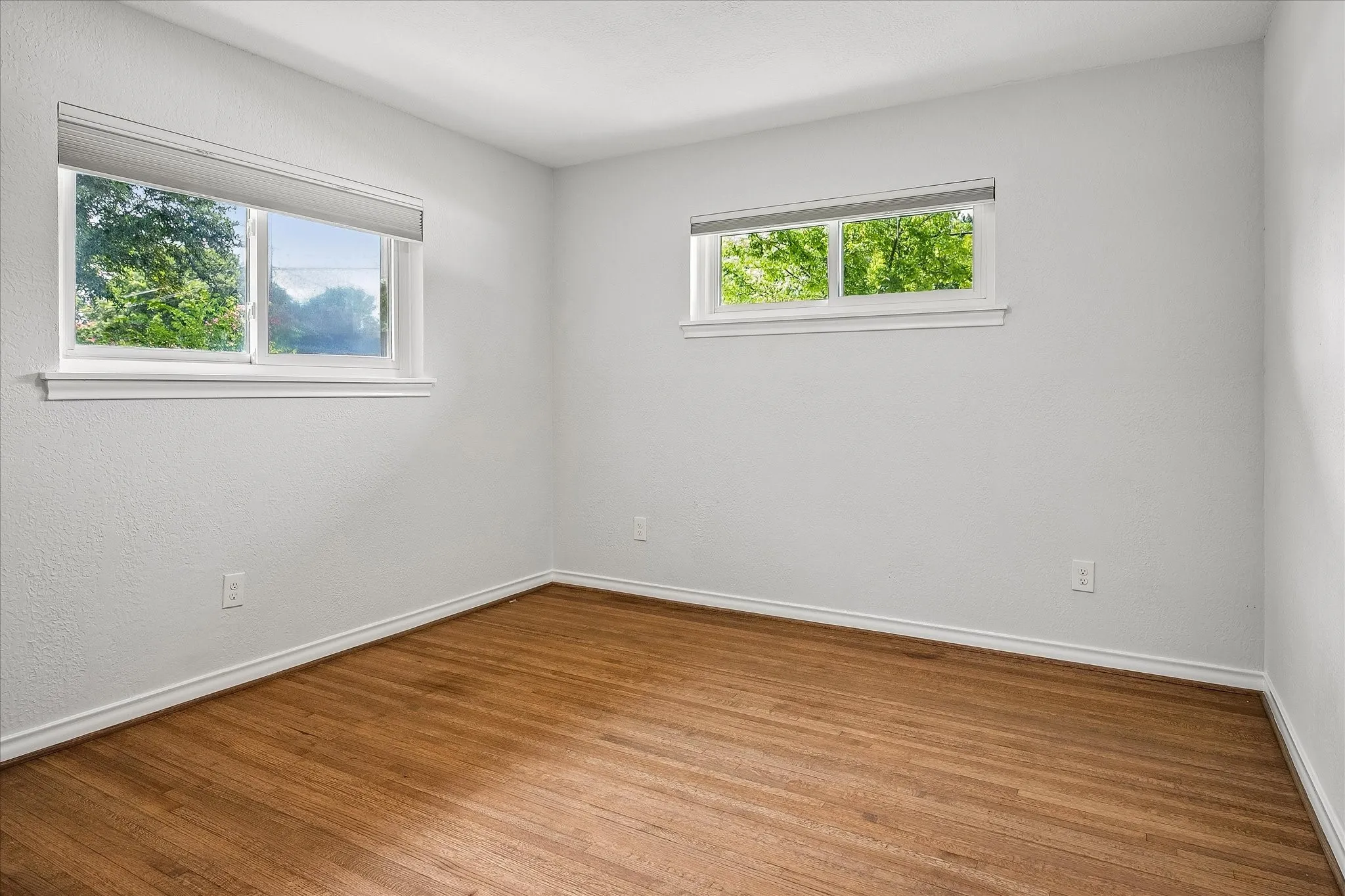 Spacious secondary bedroom with nice light, cordless shades, ceiling fan and nice closet space. Secondary bedroom.