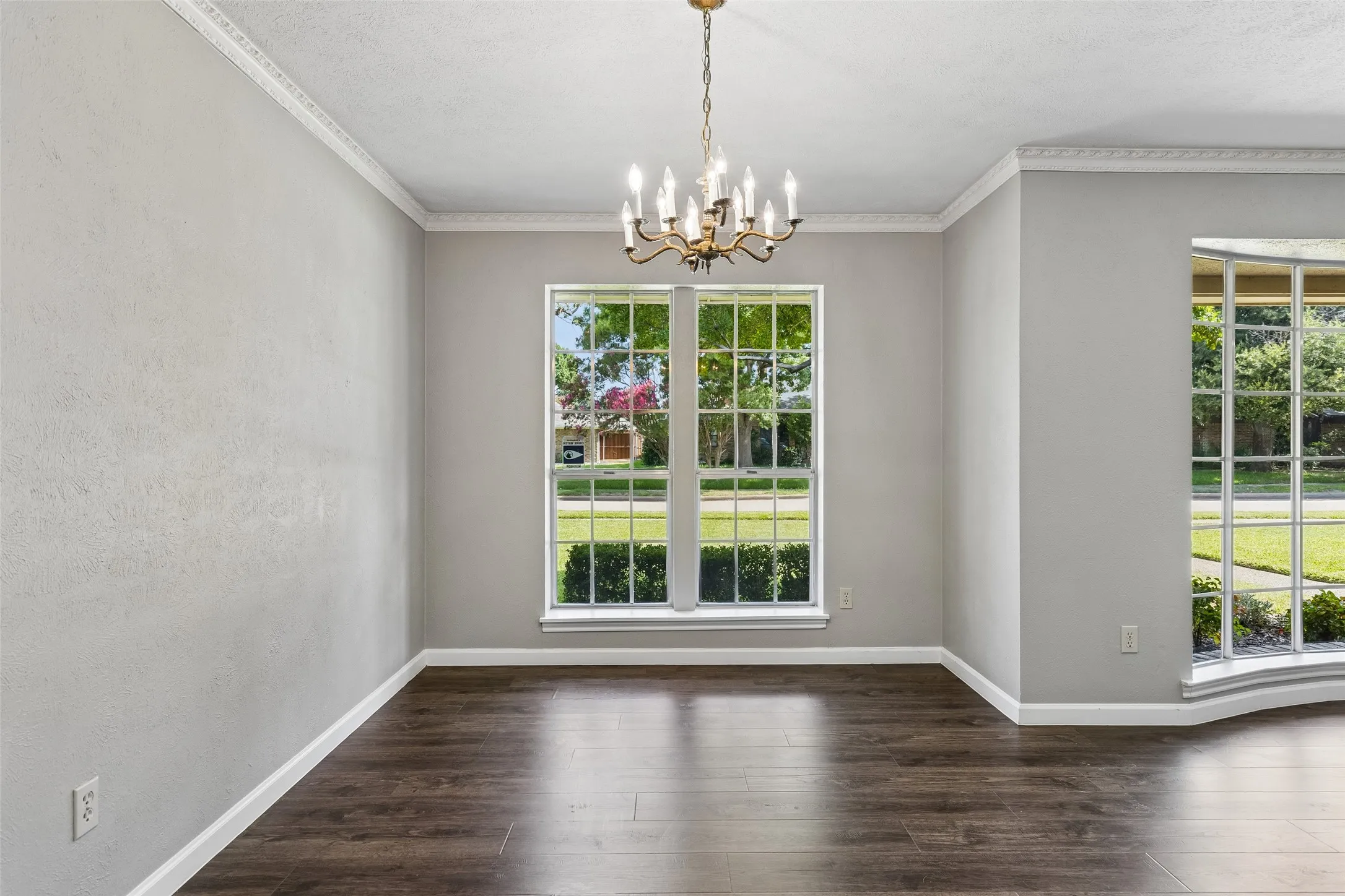 Single Family Residence For Sale in Dallas County , 602 Wentworth Drive, Richardson, Texas 75081, 5 Bedroom, 3 Bathroom, 2 Garage spaces, 2,402 Sqft, built in 1977, mls#21317496, Real Estate Agent in Richardson, Homes For Sale in Dallas county, Homes For Sale in Richardson, Realtor in Richardson Texas, Real Estate Brokerage Independent Realty Texas, Luminita Cordes Realtor