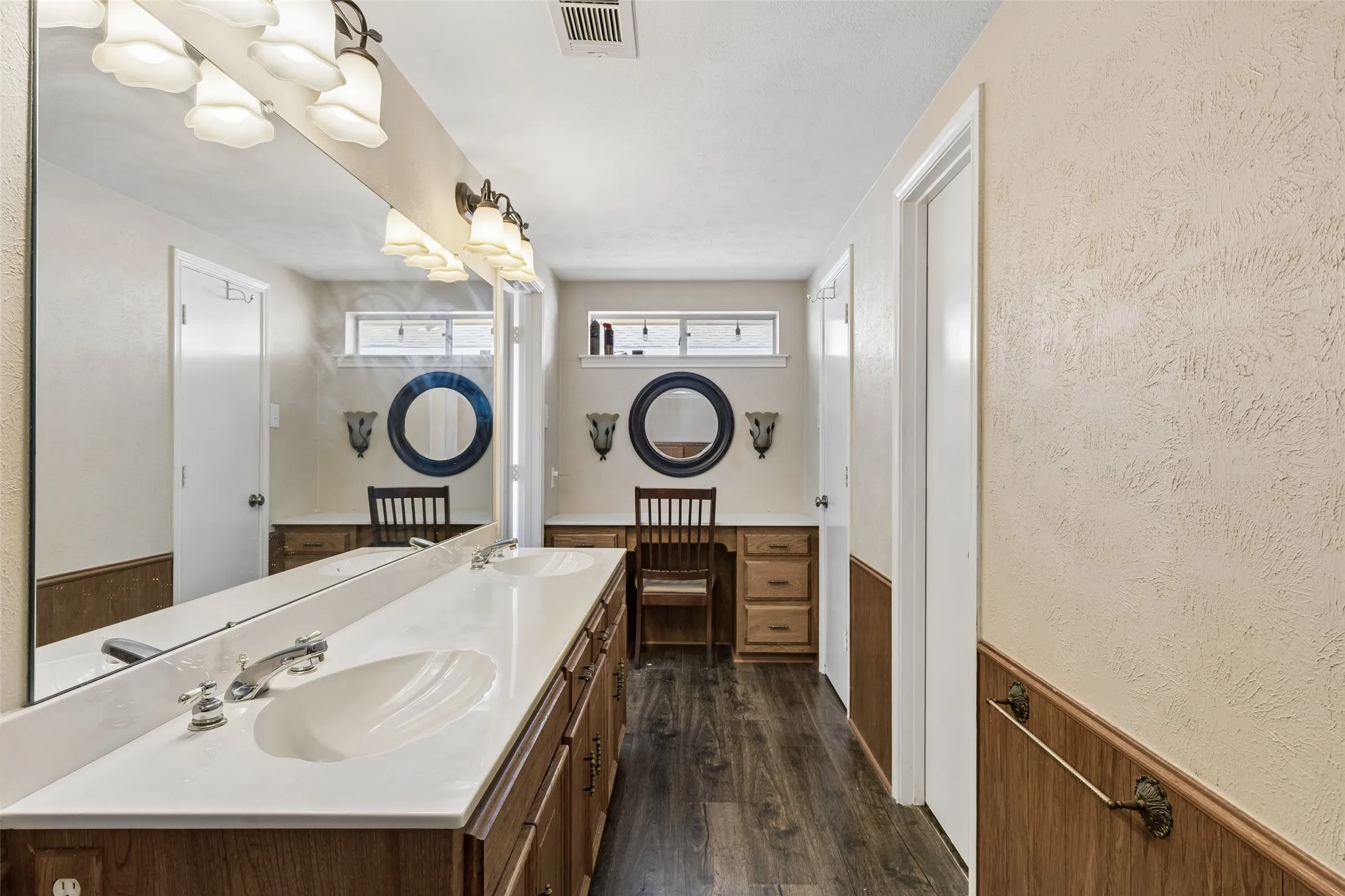 Single Family Residence For Sale in Dallas County , 602 Wentworth Drive, Richardson, Texas 75081, 5 Bedroom, 3 Bathroom, 2 Garage spaces, 2,402 Sqft, built in 1977, mls#21317496, Real Estate Agent in Richardson, Homes For Sale in Dallas county, Homes For Sale in Richardson, Realtor in Richardson Texas, Real Estate Brokerage Independent Realty Texas, Luminita Cordes Realtor