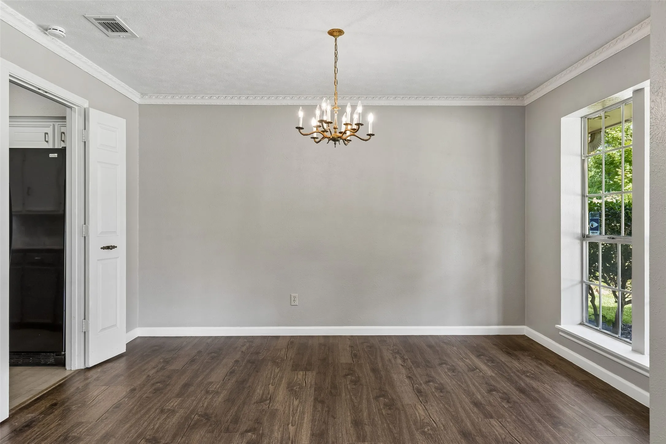 Single Family Residence For Sale in Dallas County , 602 Wentworth Drive, Richardson, Texas 75081, 5 Bedroom, 3 Bathroom, 2 Garage spaces, 2,402 Sqft, built in 1977, mls#21317496, Real Estate Agent in Richardson, Homes For Sale in Dallas county, Homes For Sale in Richardson, Realtor in Richardson Texas, Real Estate Brokerage Independent Realty Texas, Luminita Cordes Realtor