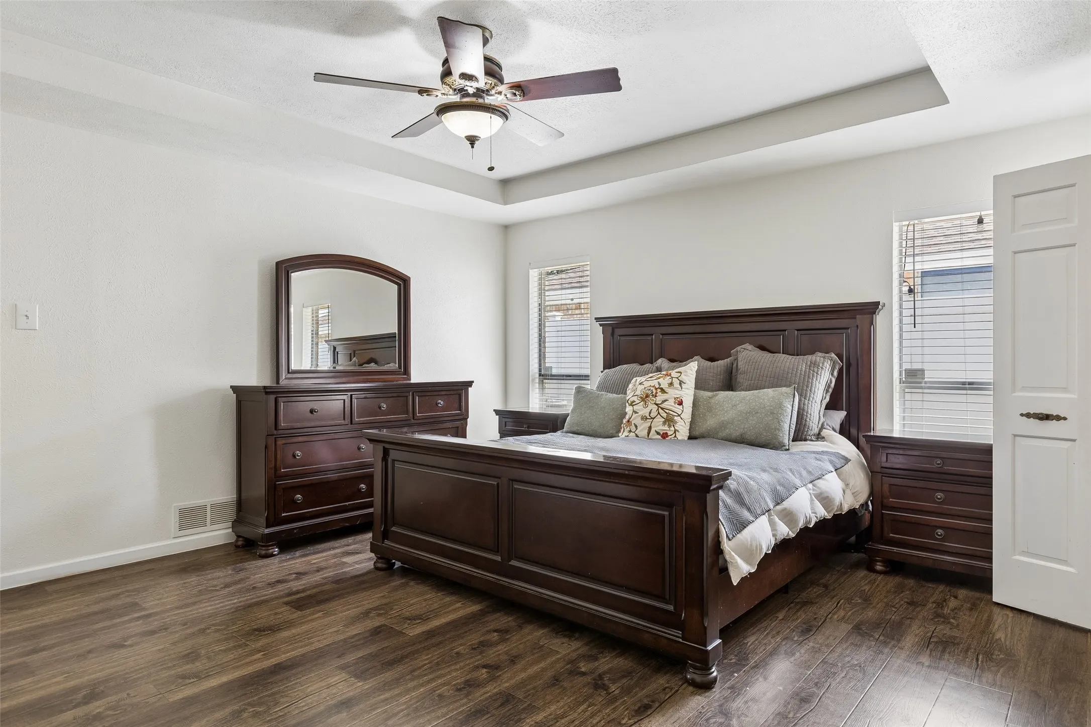 Single Family Residence For Sale in Dallas County , 602 Wentworth Drive, Richardson, Texas 75081, 5 Bedroom, 3 Bathroom, 2 Garage spaces, 2,402 Sqft, built in 1977, mls#21317496, Real Estate Agent in Richardson, Homes For Sale in Dallas county, Homes For Sale in Richardson, Realtor in Richardson Texas, Real Estate Brokerage Independent Realty Texas, Luminita Cordes Realtor