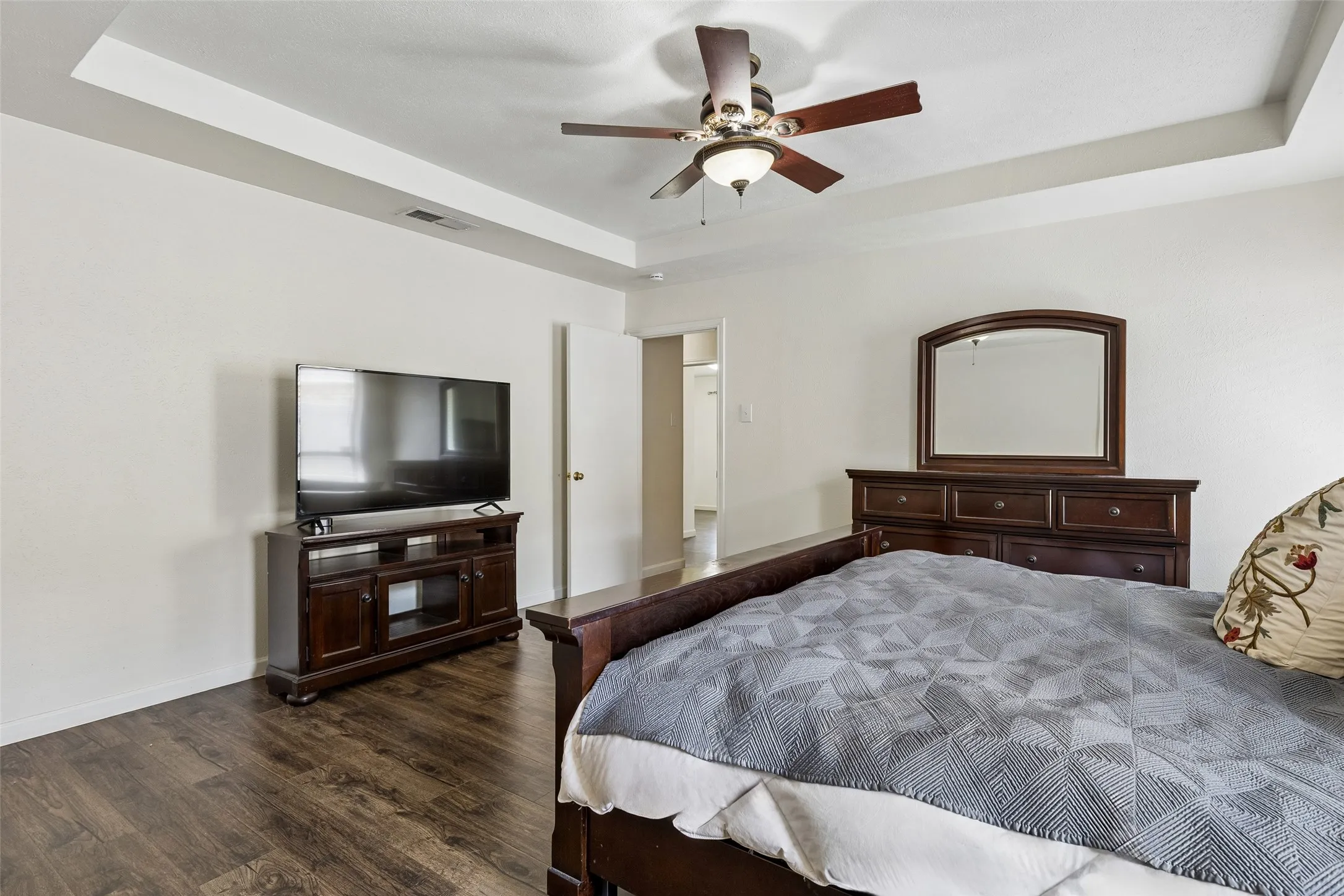 Single Family Residence For Sale in Dallas County , 602 Wentworth Drive, Richardson, Texas 75081, 5 Bedroom, 3 Bathroom, 2 Garage spaces, 2,402 Sqft, built in 1977, mls#21317496, Real Estate Agent in Richardson, Homes For Sale in Dallas county, Homes For Sale in Richardson, Realtor in Richardson Texas, Real Estate Brokerage Independent Realty Texas, Luminita Cordes Realtor