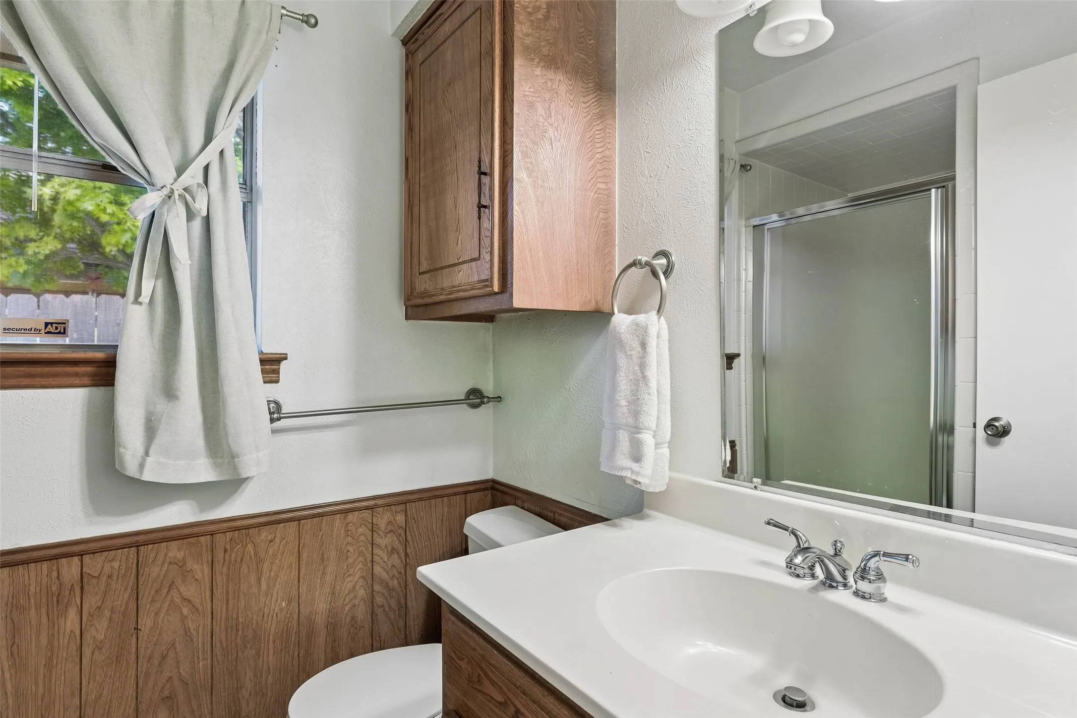 Single Family Residence For Sale in Dallas County , 602 Wentworth Drive, Richardson, Texas 75081, 5 Bedroom, 3 Bathroom, 2 Garage spaces, 2,402 Sqft, built in 1977, mls#21317496, Real Estate Agent in Richardson, Homes For Sale in Dallas county, Homes For Sale in Richardson, Realtor in Richardson Texas, Real Estate Brokerage Independent Realty Texas, Luminita Cordes Realtor