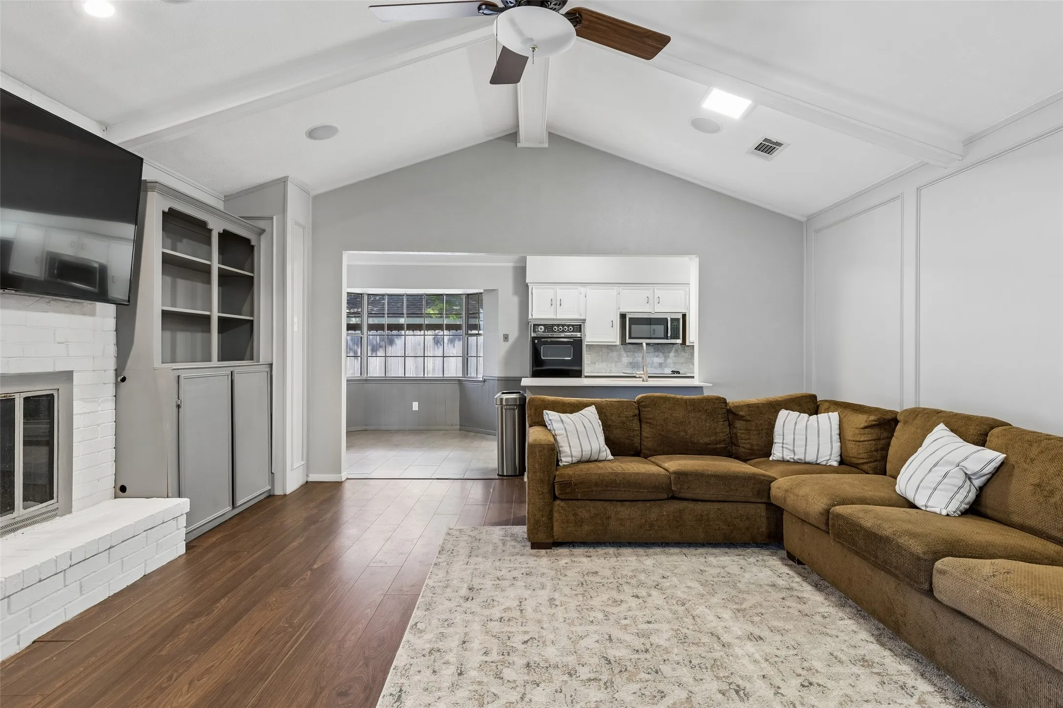 Single Family Residence For Sale in Dallas County , 602 Wentworth Drive, Richardson, Texas 75081, 5 Bedroom, 3 Bathroom, 2 Garage spaces, 2,402 Sqft, built in 1977, mls#21317496, Real Estate Agent in Richardson, Homes For Sale in Dallas county, Homes For Sale in Richardson, Realtor in Richardson Texas, Real Estate Brokerage Independent Realty Texas, Luminita Cordes Realtor