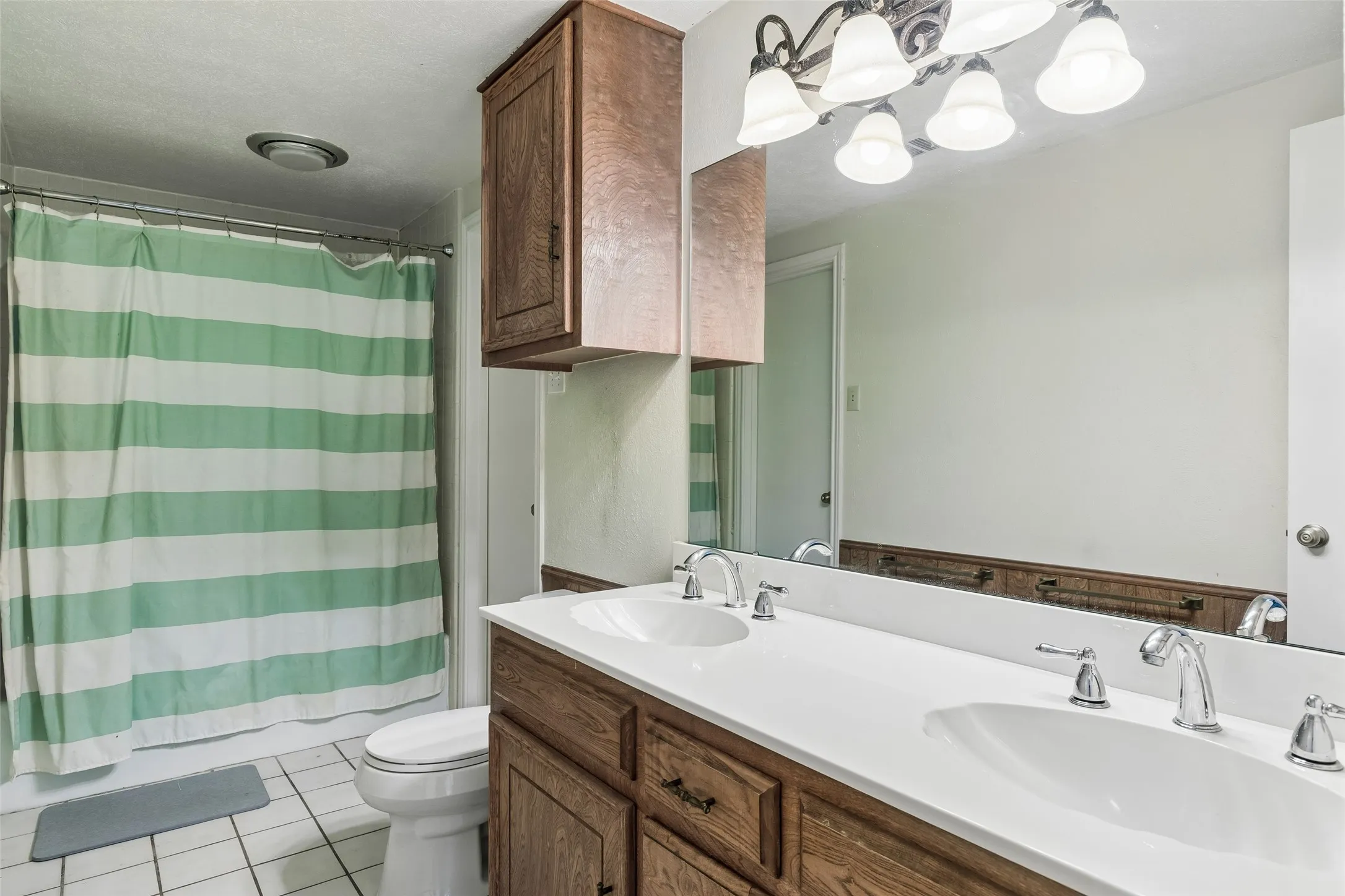 Single Family Residence For Sale in Dallas County , 602 Wentworth Drive, Richardson, Texas 75081, 5 Bedroom, 3 Bathroom, 2 Garage spaces, 2,402 Sqft, built in 1977, mls#21317496, Real Estate Agent in Richardson, Homes For Sale in Dallas county, Homes For Sale in Richardson, Realtor in Richardson Texas, Real Estate Brokerage Independent Realty Texas, Luminita Cordes Realtor