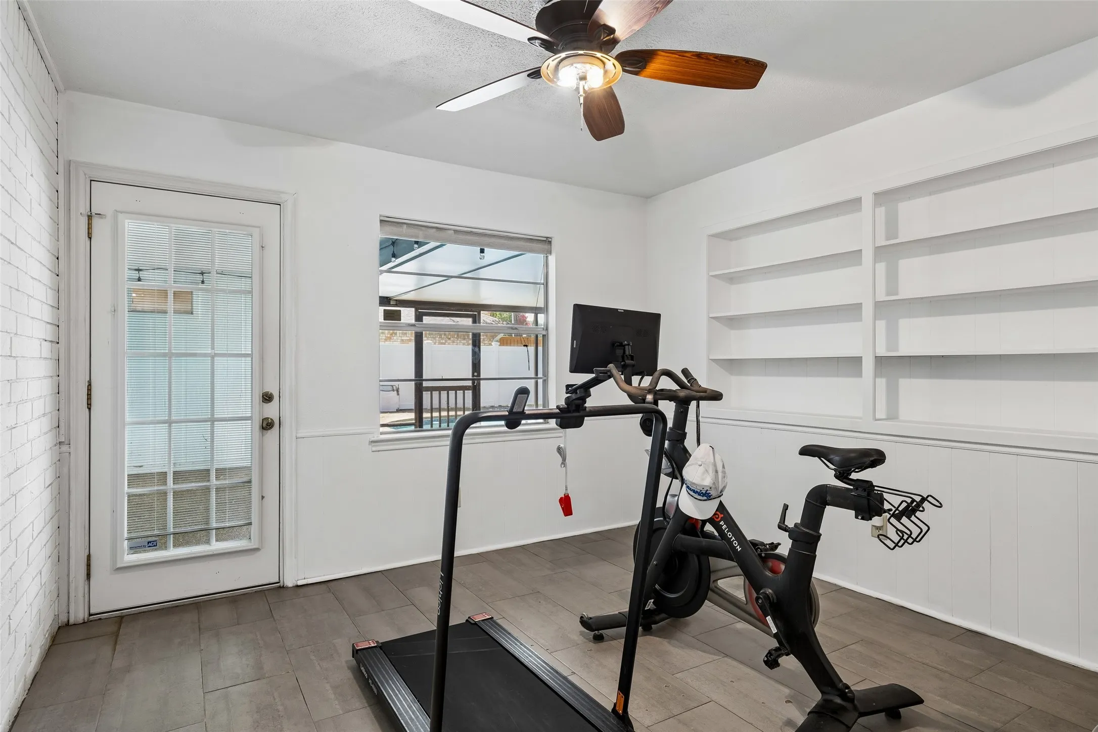 Single Family Residence For Sale in Dallas County , 602 Wentworth Drive, Richardson, Texas 75081, 5 Bedroom, 3 Bathroom, 2 Garage spaces, 2,402 Sqft, built in 1977, mls#21317496, Real Estate Agent in Richardson, Homes For Sale in Dallas county, Homes For Sale in Richardson, Realtor in Richardson Texas, Real Estate Brokerage Independent Realty Texas, Luminita Cordes Realtor