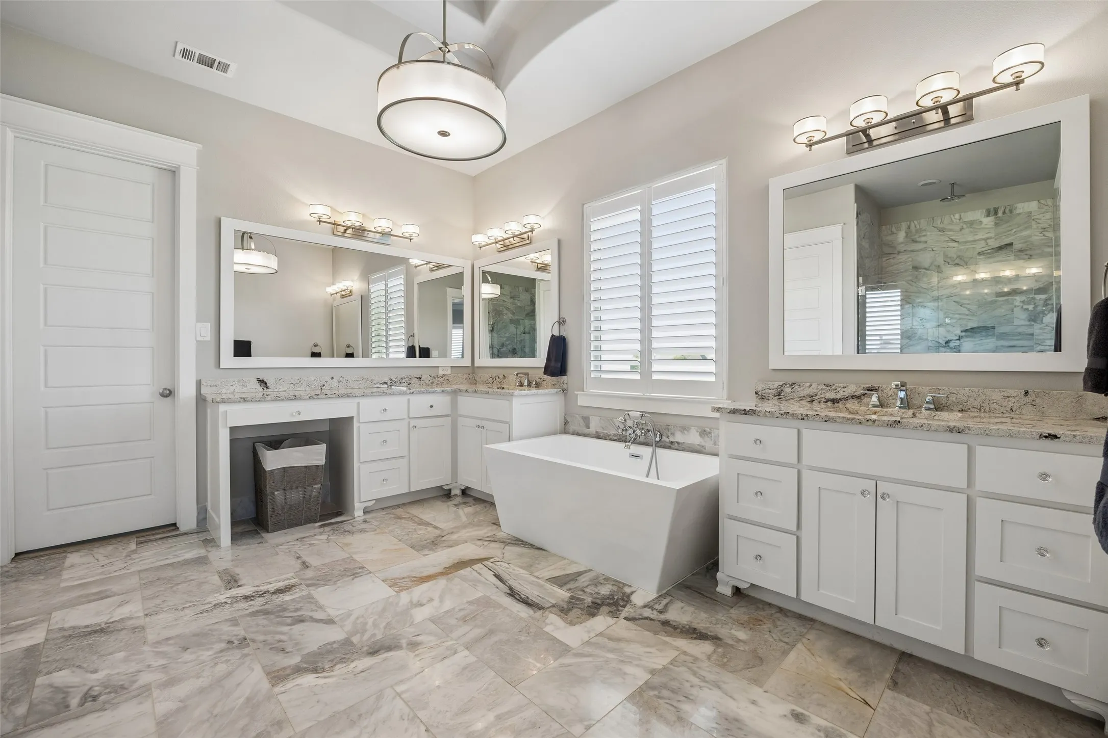 Single Family Residence For Sale in Parker County , 107 Brazos Court, Aledo, Texas 76008, 4 Bedroom, 5 Bathroom, 6 Garage spaces, 4,254 Sqft, built in 2015, mls#21309093, Real Estate Agent in Aledo, Homes For Sale in Parker county, Homes For Sale in Aledo, Realtor in Aledo Texas, Real Estate Brokerage Independent Realty Texas, Luminita Cordes Realtor